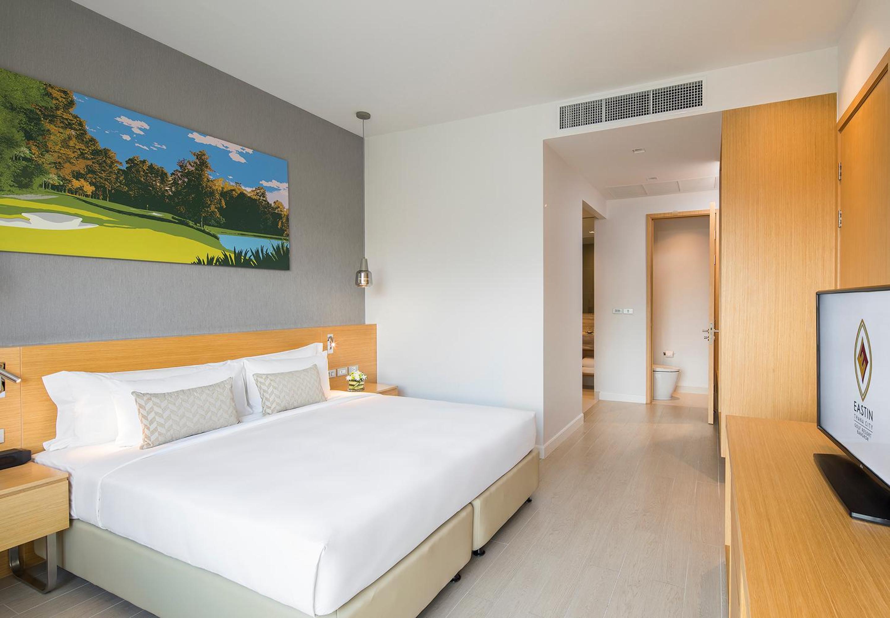 Eastin Thana City Golf Resort Bangkok Free Scheduled Shuttle from Hotel to Suvarnabhumi Airport