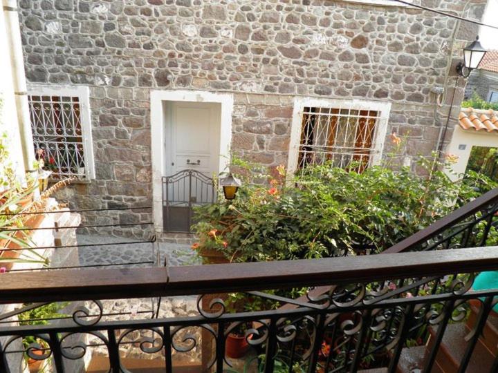 ΜΑΧΗ Ενοικιαζόμενα δωμάτια