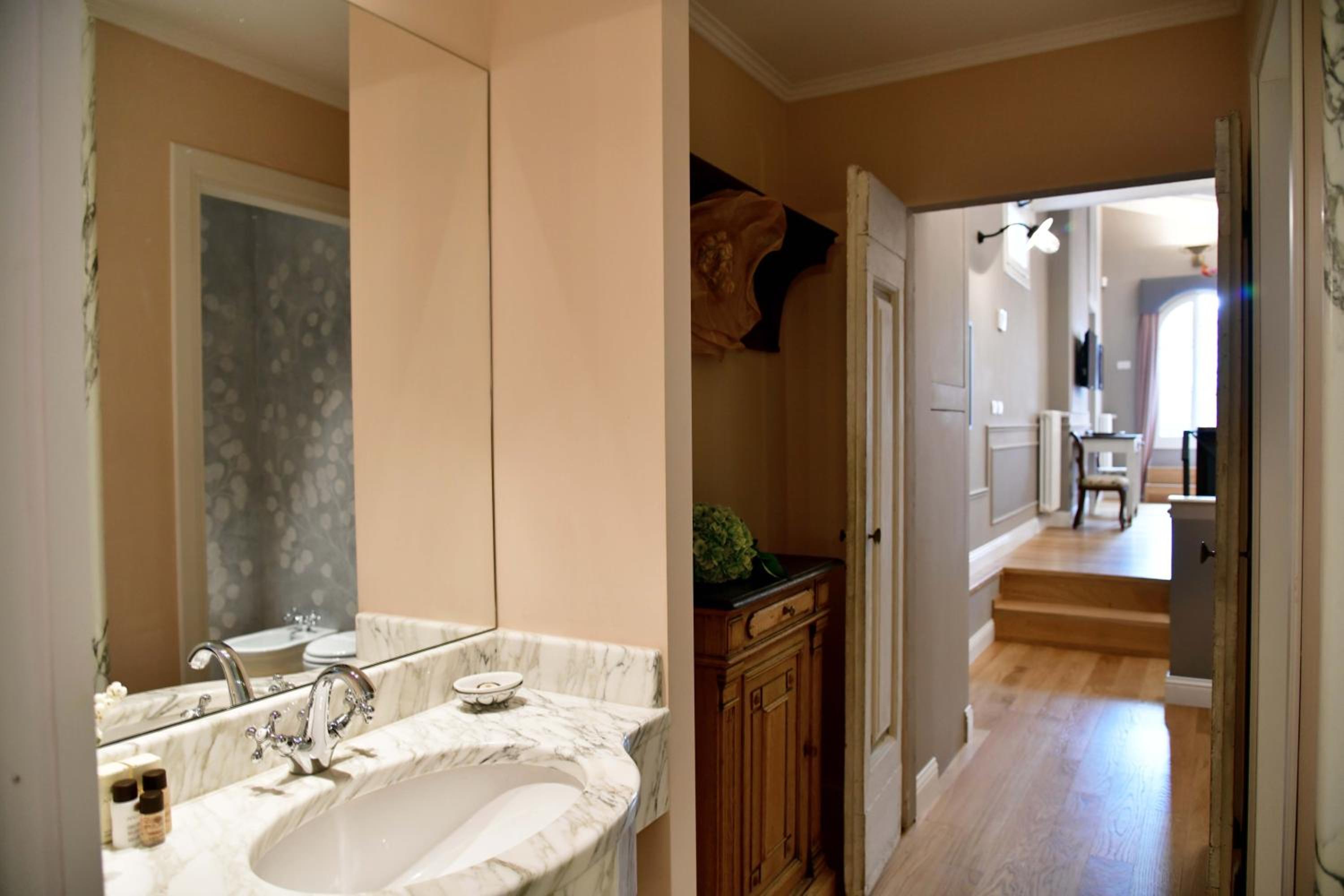 La Croce d'Oro Santa Croce Suite Apartments