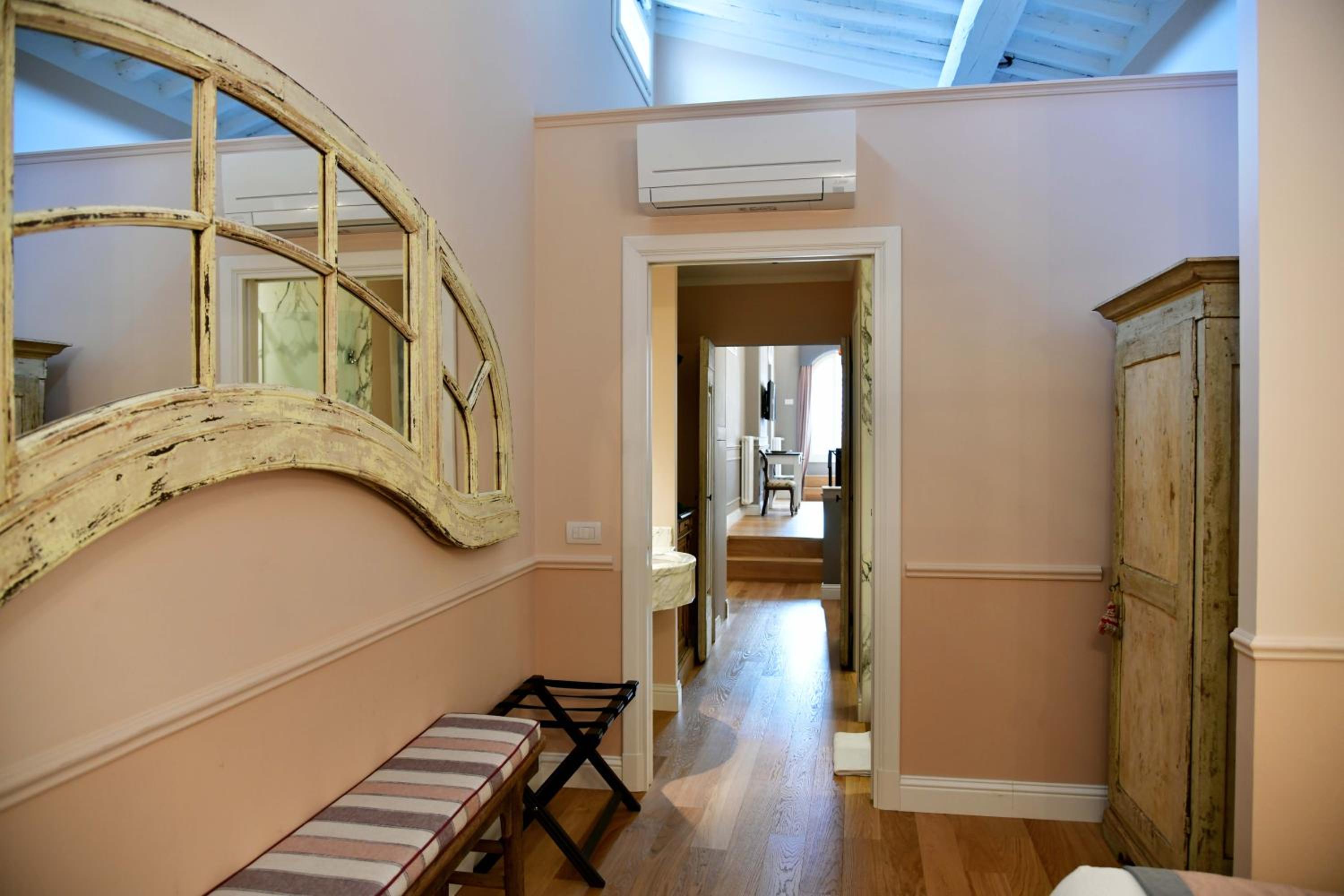 La Croce d'Oro Santa Croce Suite Apartments
