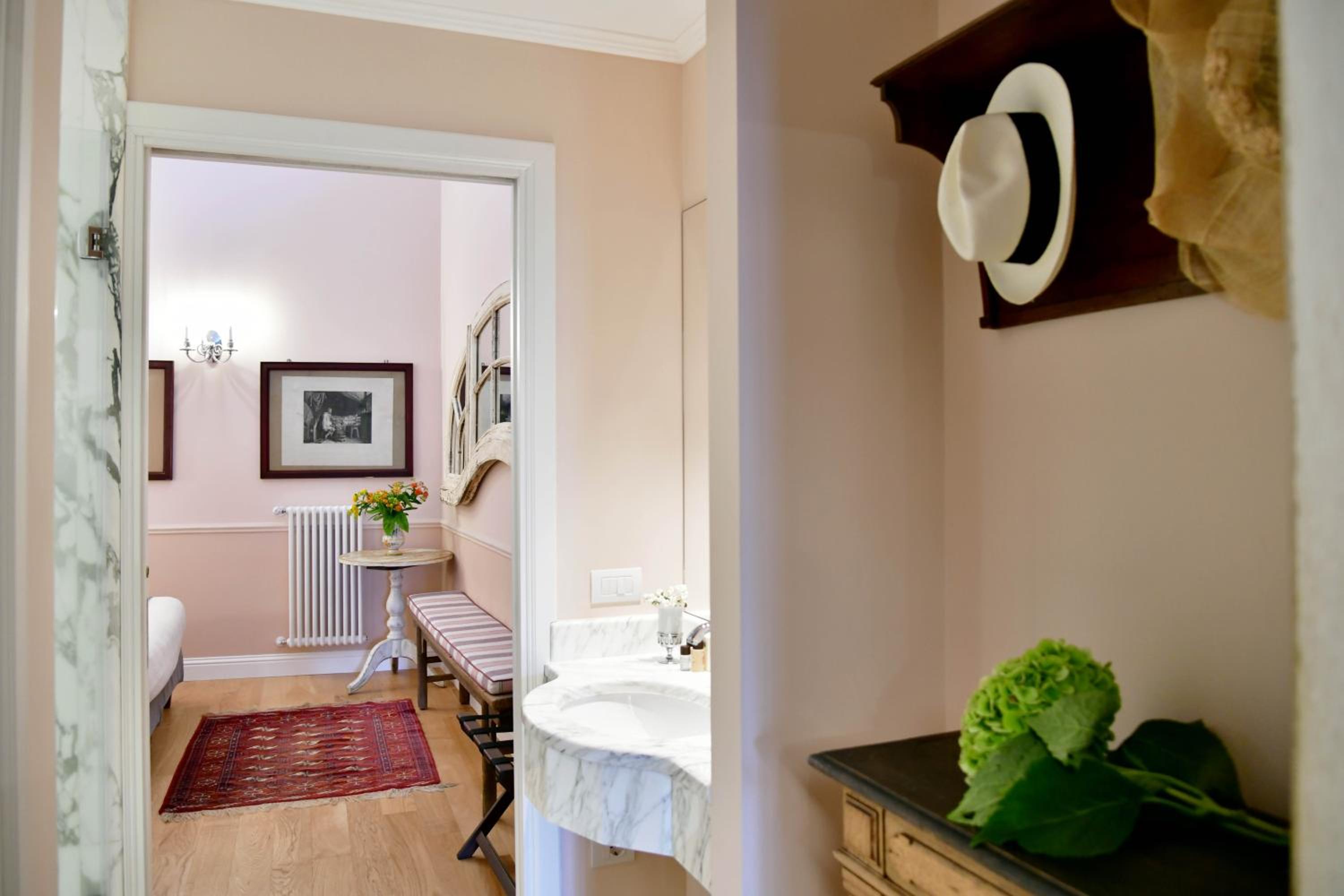 La Croce d'Oro Santa Croce Suite Apartments