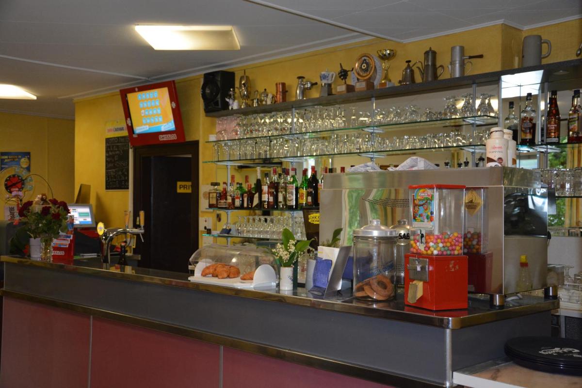 bar