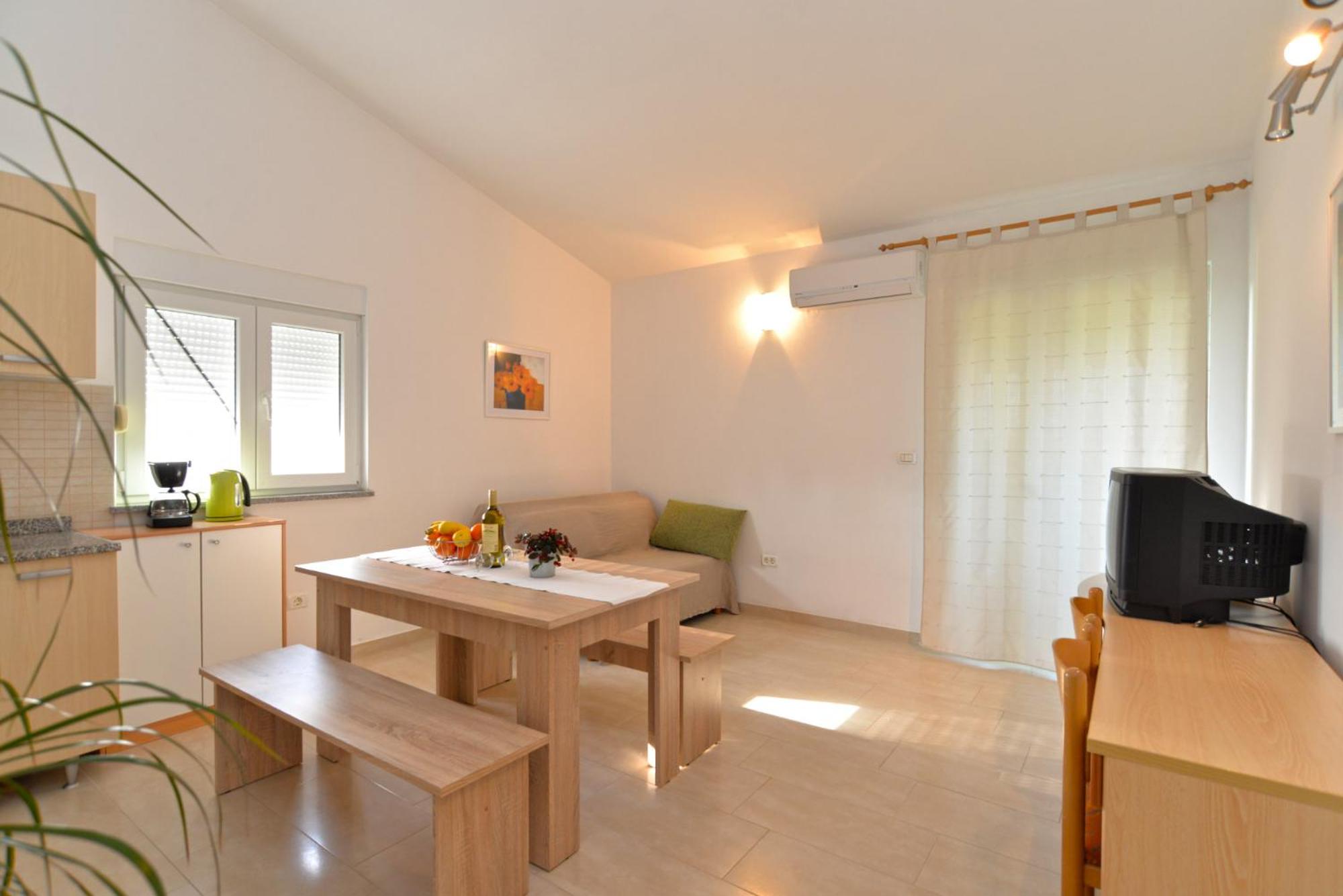 Apartments Bernarda 1773 view 3