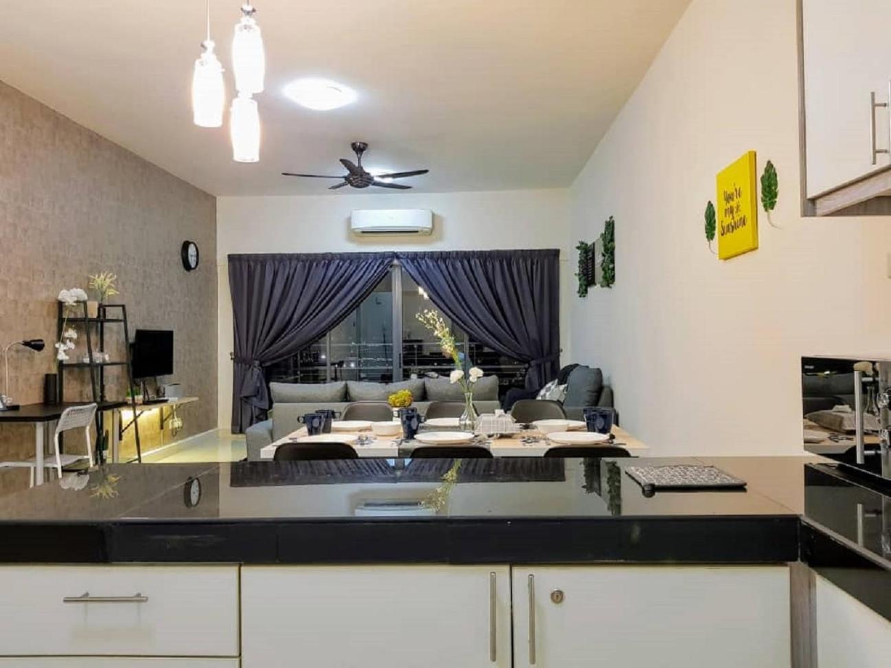 Puchong 8-12 pax 5min LRT Cozy Apartment IOI Mall photo 3