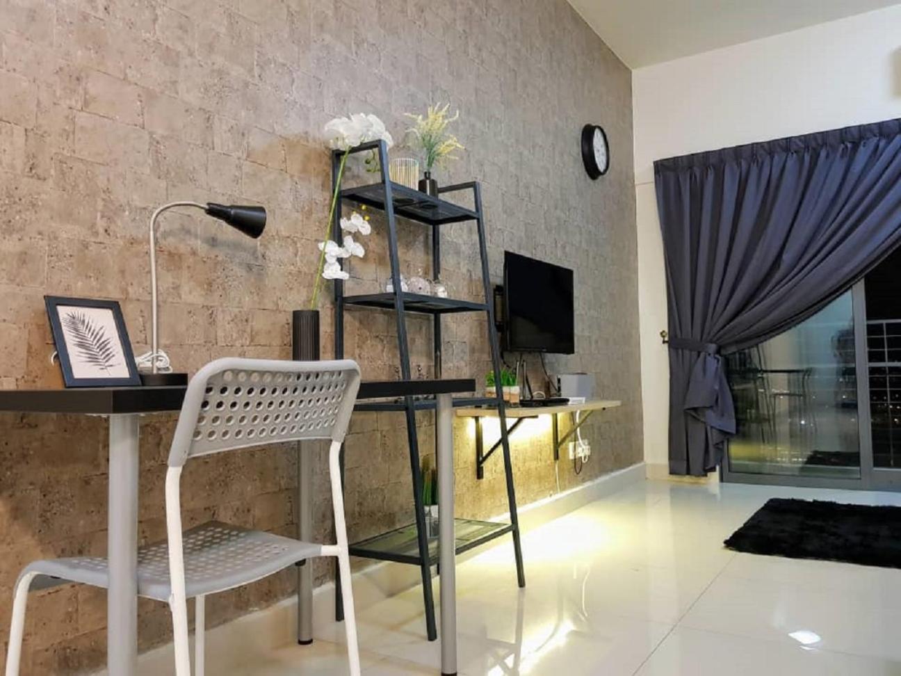 Puchong 8-12 pax 5min LRT Cozy Apartment IOI Mall photo 5