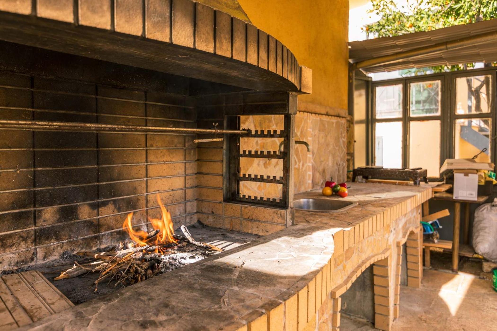 Traditional Rustic Maisonette and House by Konnect