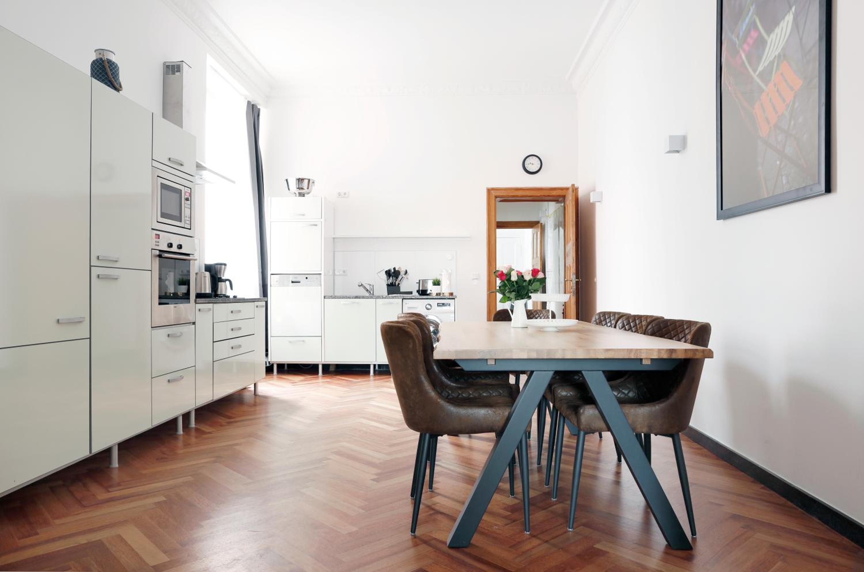 KATZ by ROCKCHAIR Apartments l SUPERHOST Status l 3 Bedrooms Boxspringbeds 2 Bathrooms in City Center - Cozy Family & Business Flair welcomes you!