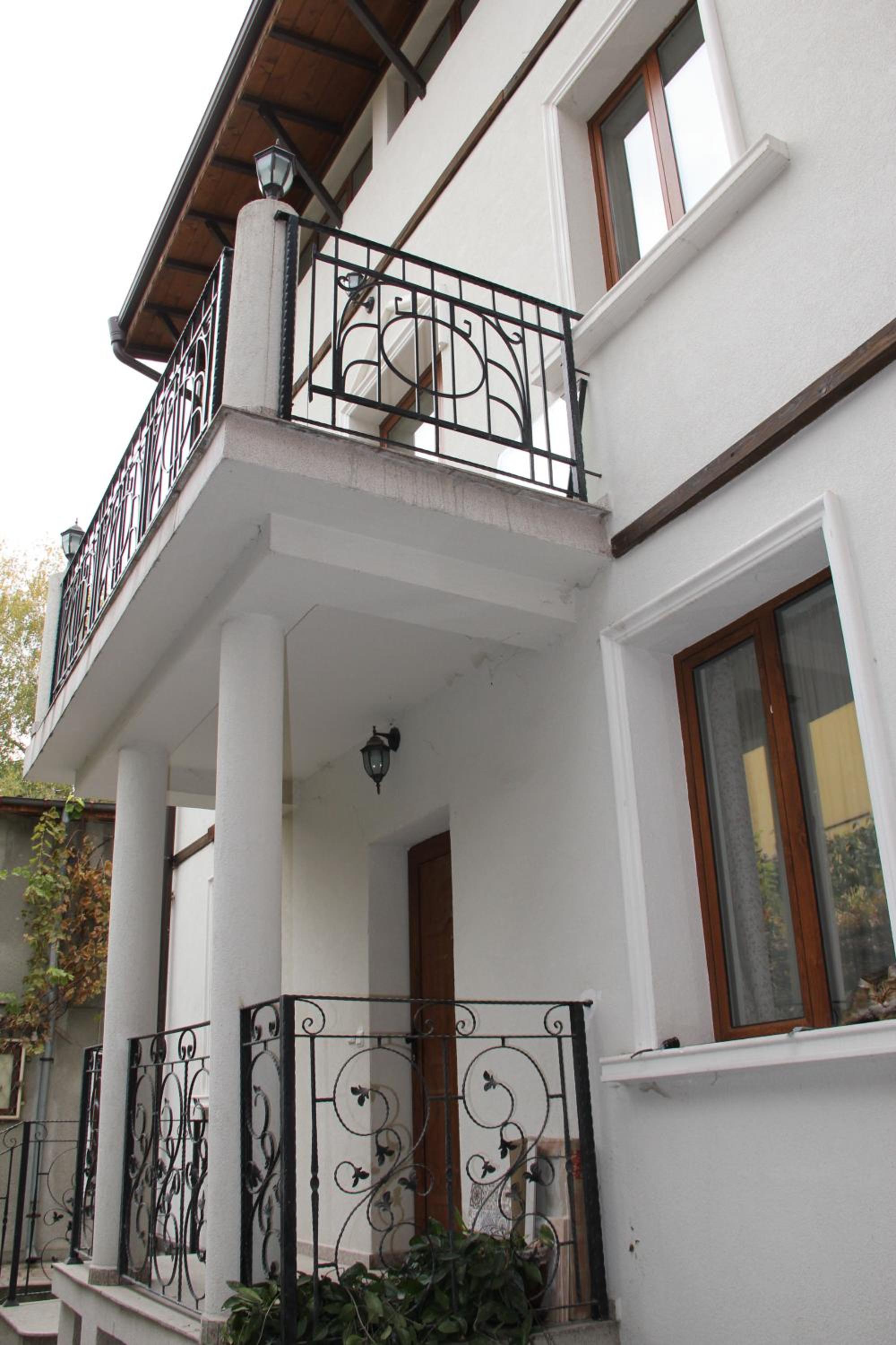 The White House Sofia