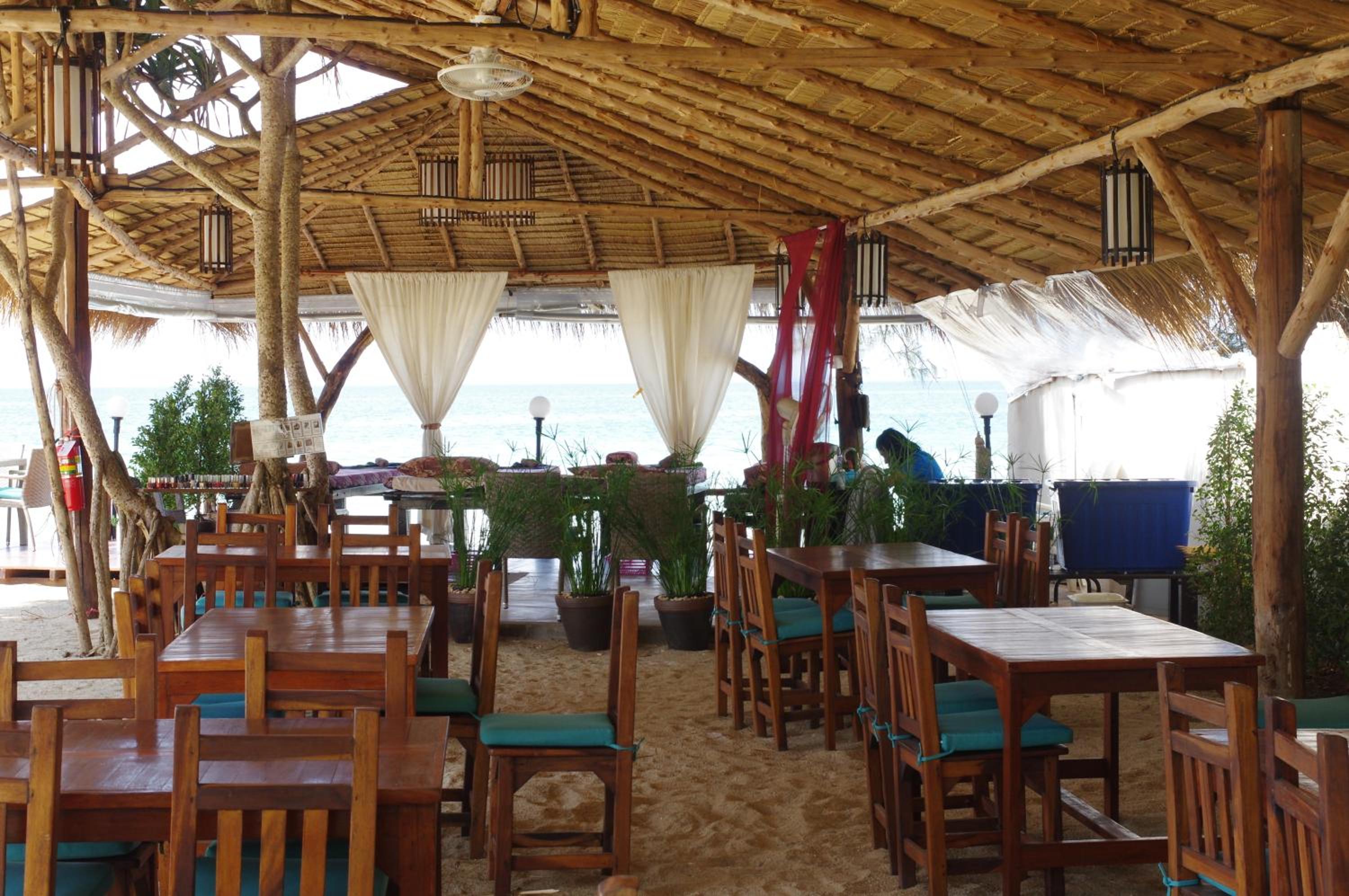 Thai House Beach Resort