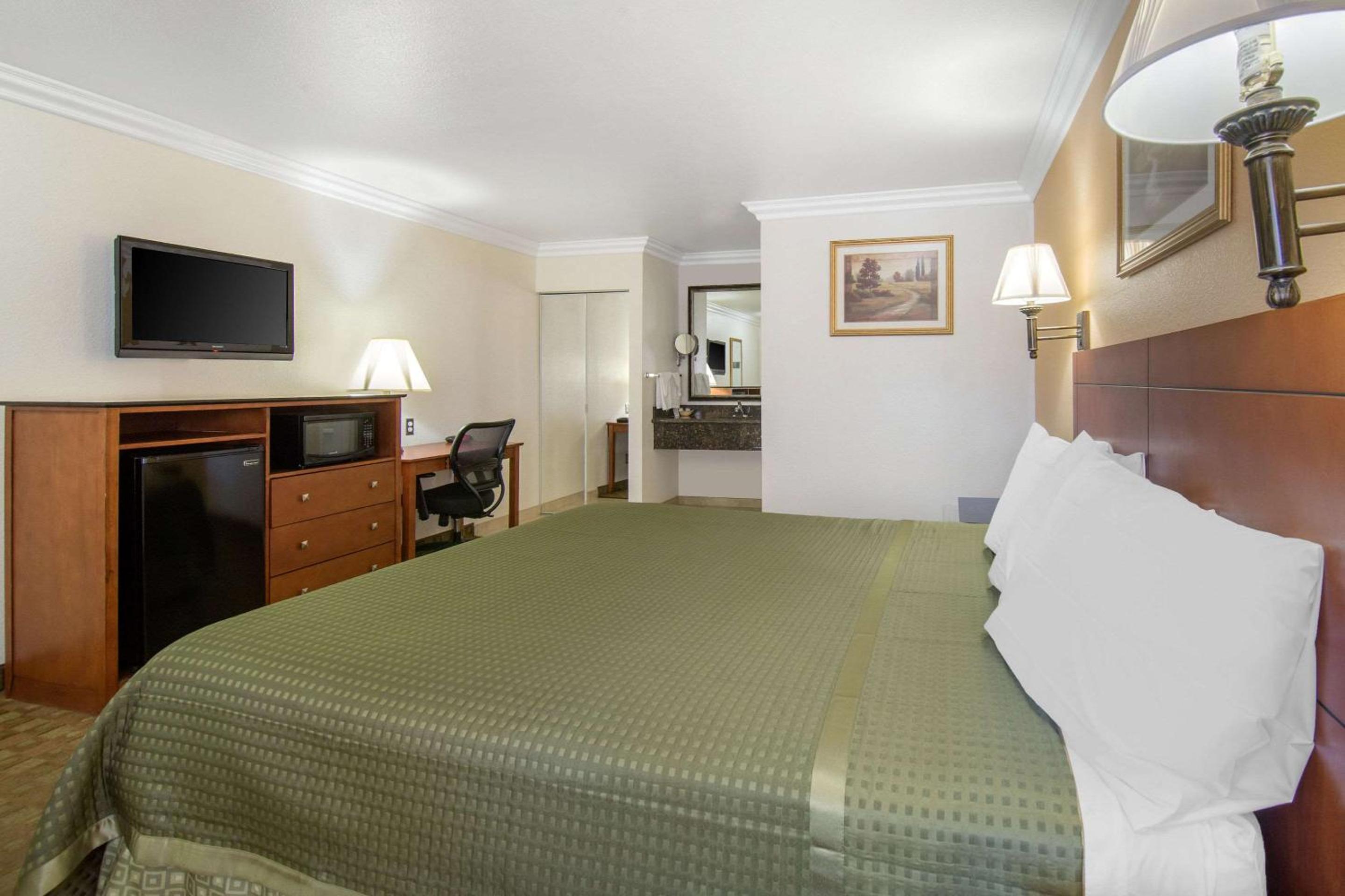 Rodeway Inn Adelanto US 395