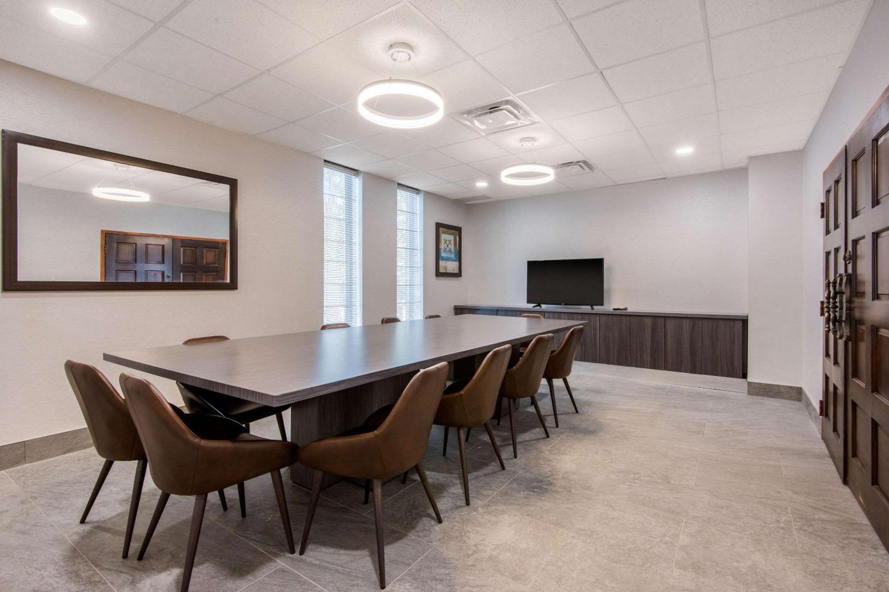 Orillia Vacations - Quality Inn  Conference Centre - Property Image 10