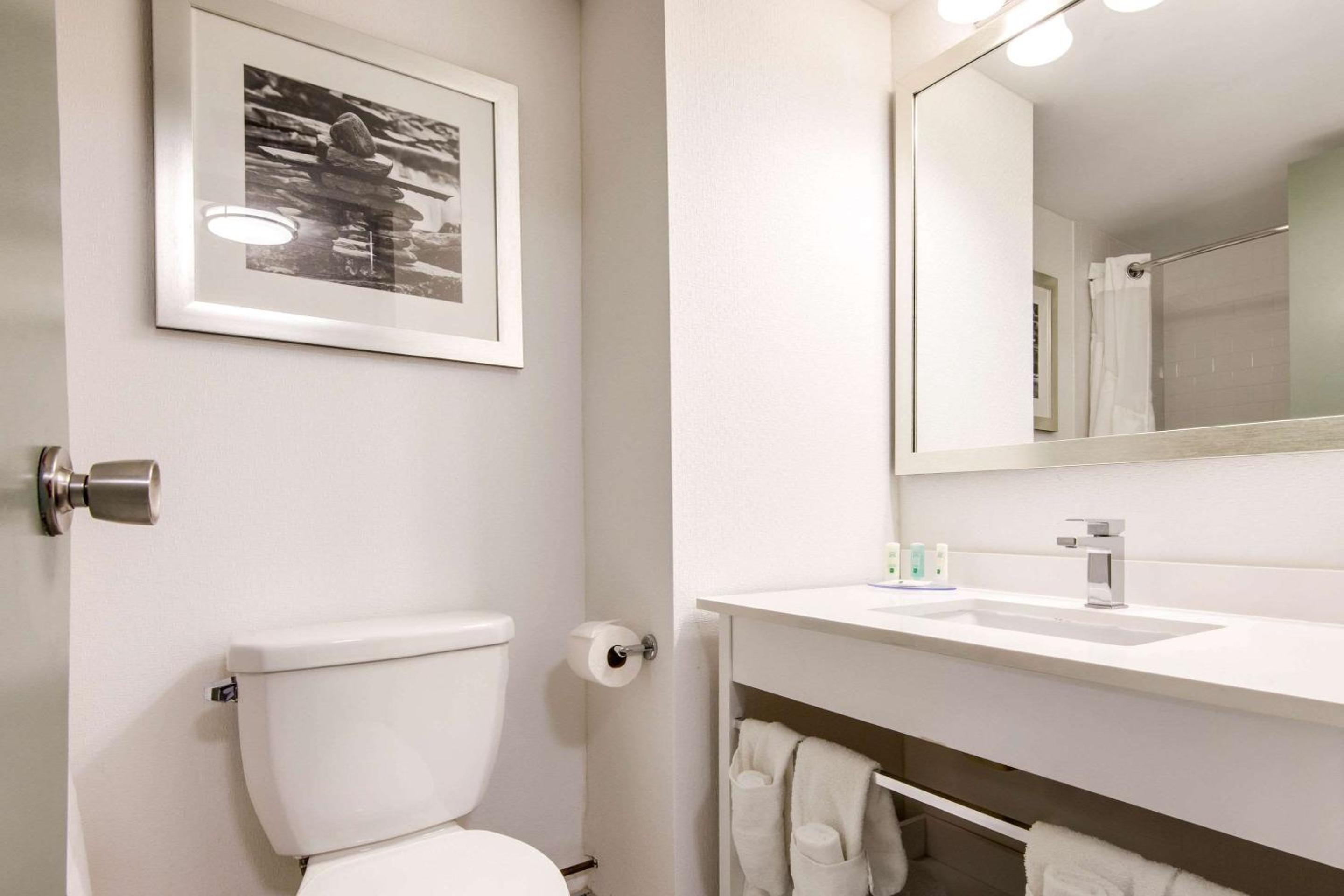 Orillia Vacations - Quality Inn  Conference Centre - Property Image 9
