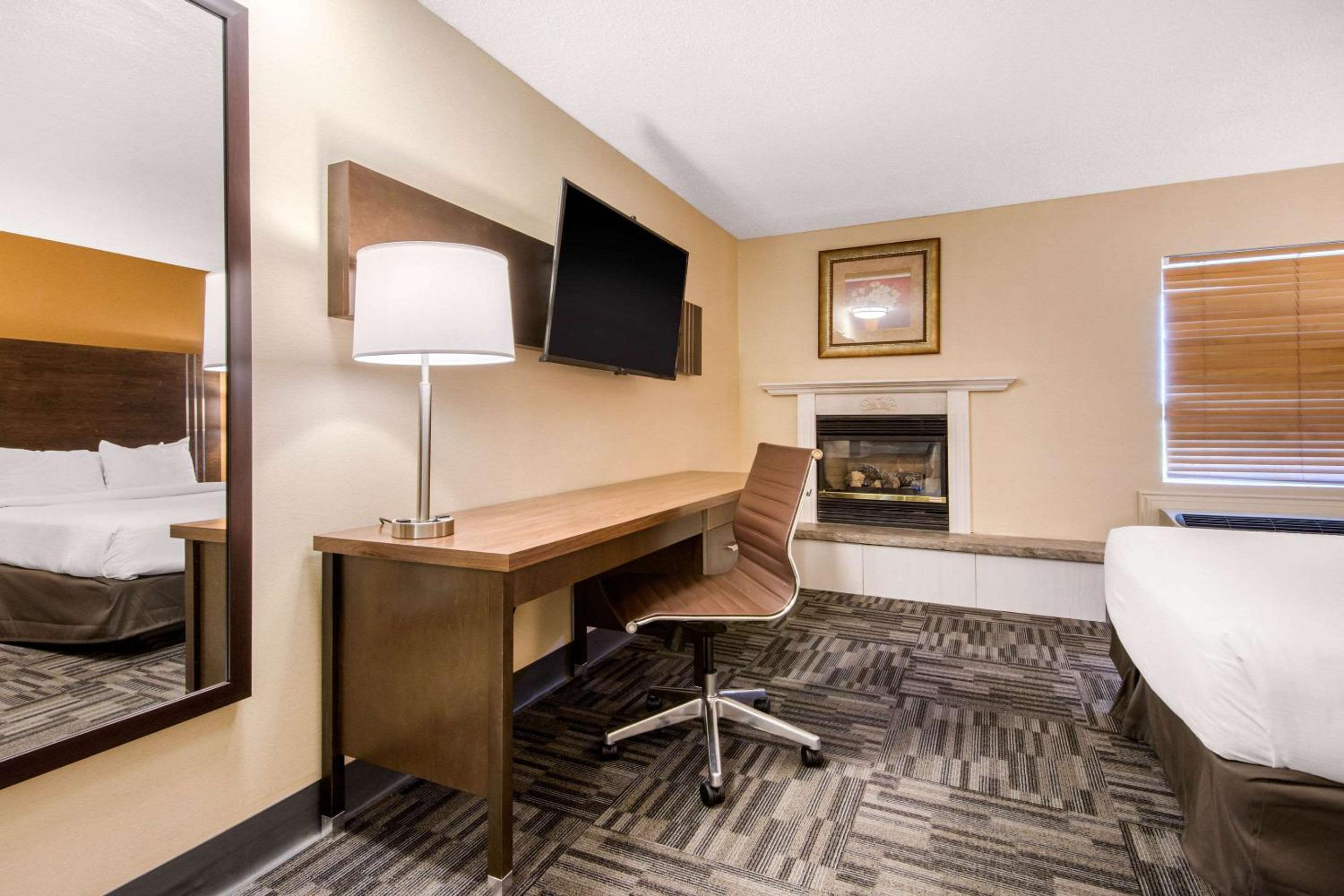 Orillia Vacations - Quality Inn  Conference Centre - Property Image 6