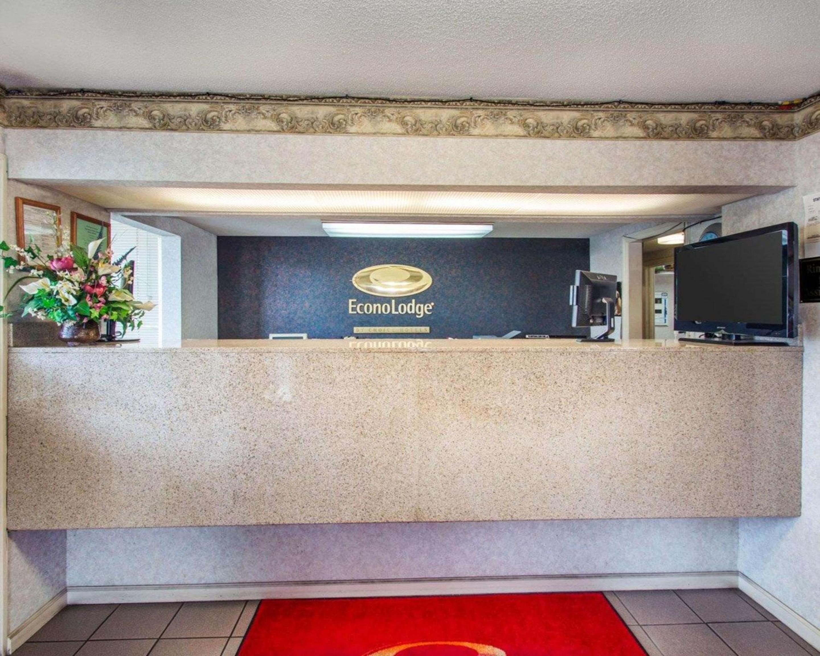 Troy Vacations - Econo Lodge - Property Image 14