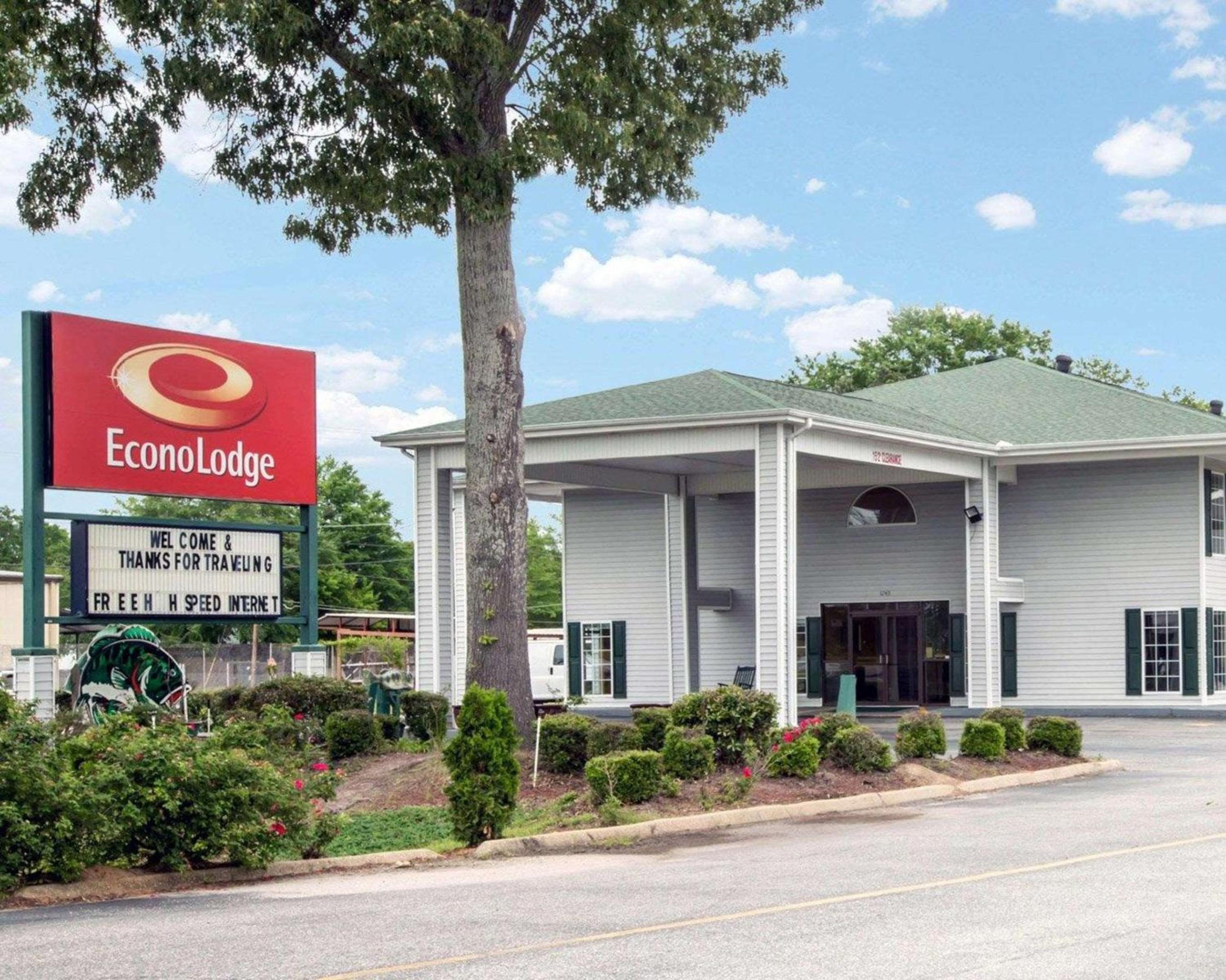 Eufaula Vacations - Econo Lodge - Property Image 1