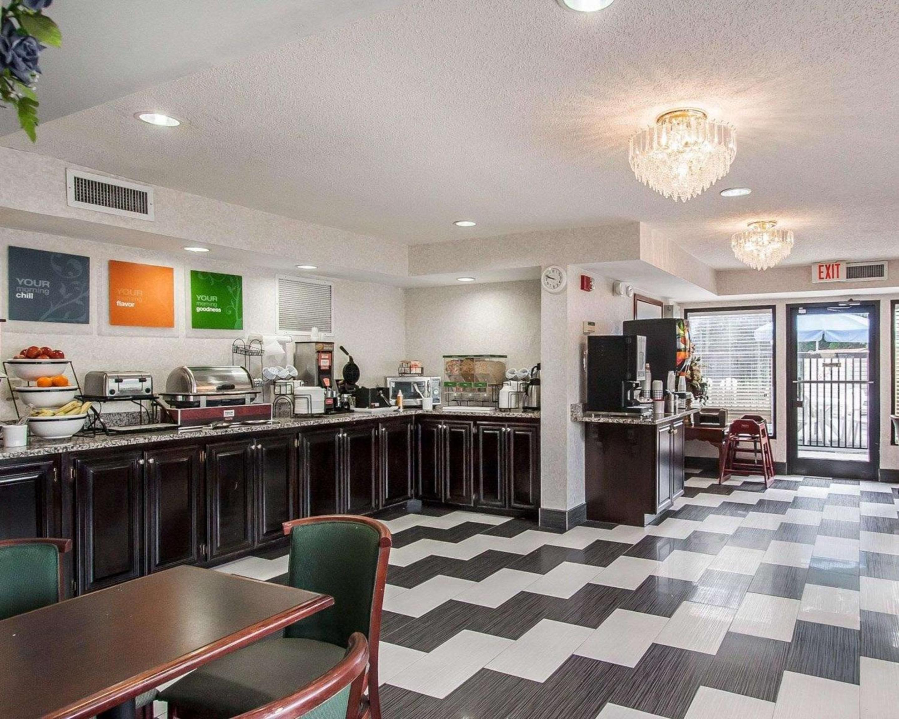Selma Vacations - Quality Inn Edmund Pettus Bridge area - Property Image 2