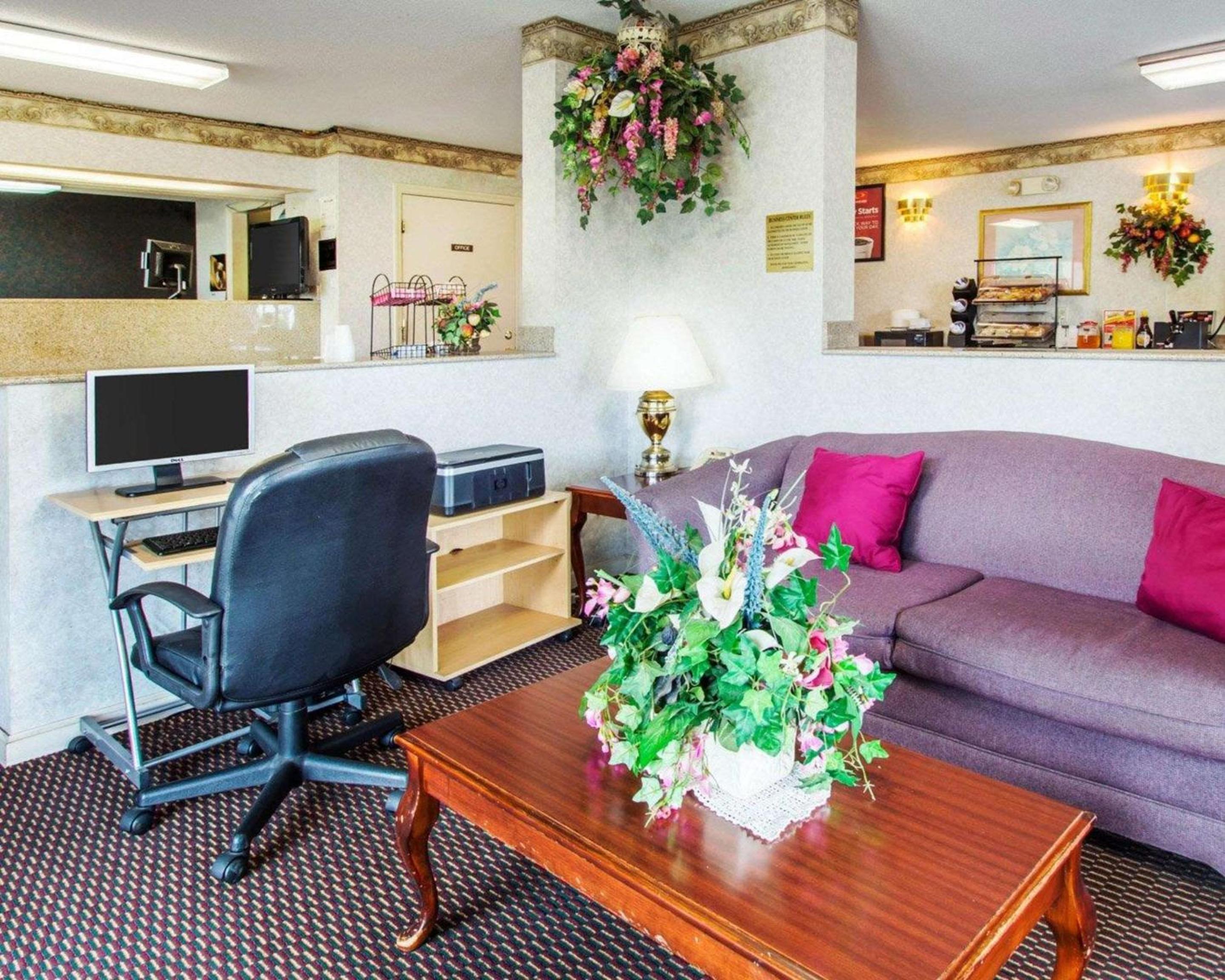 Troy Vacations - Econo Lodge - Property Image 12