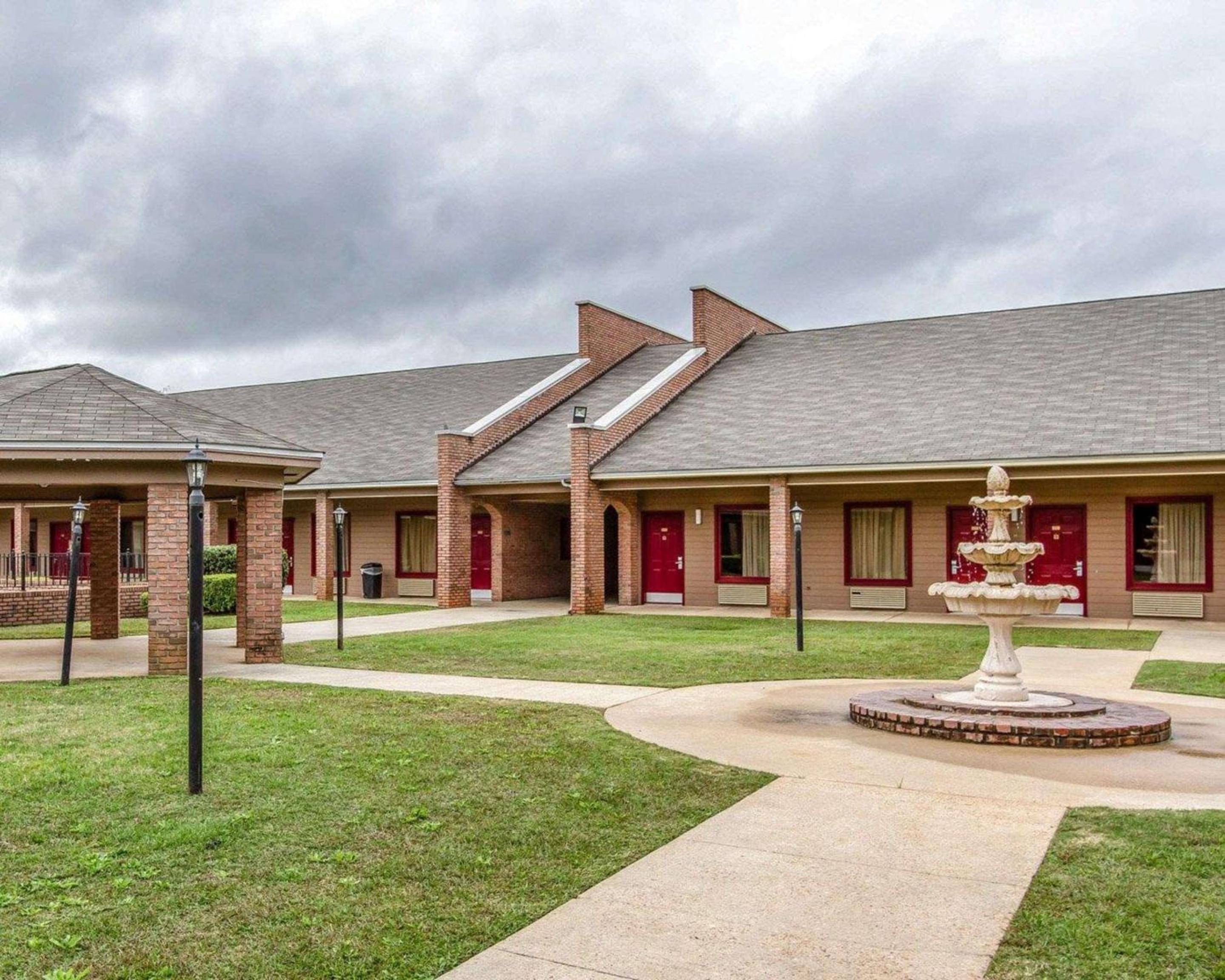 Econo Lodge Inn & Suites Enterprise view 4