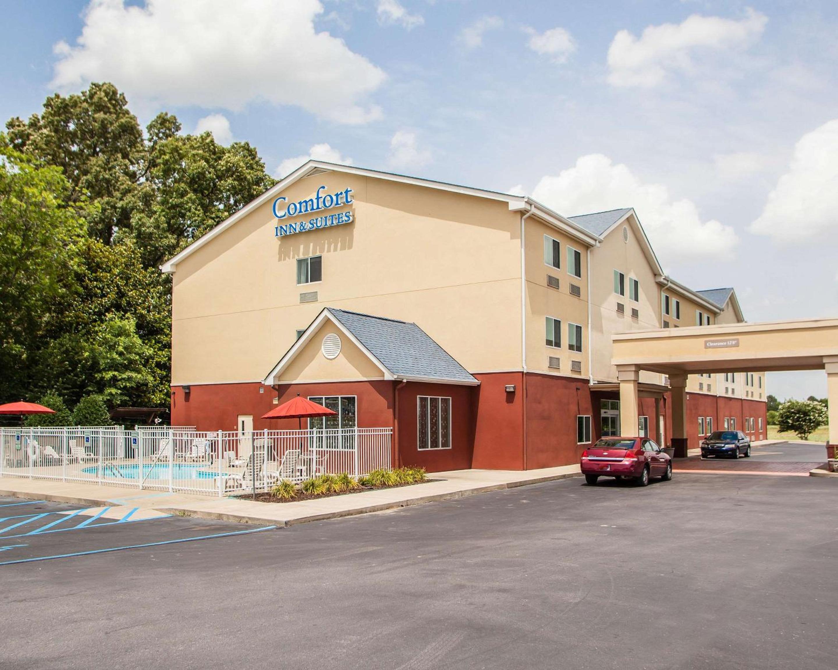 Florence Vacations - Comfort Inn  Suites Tuscumbia-Muscle Shoals - Property Image 1