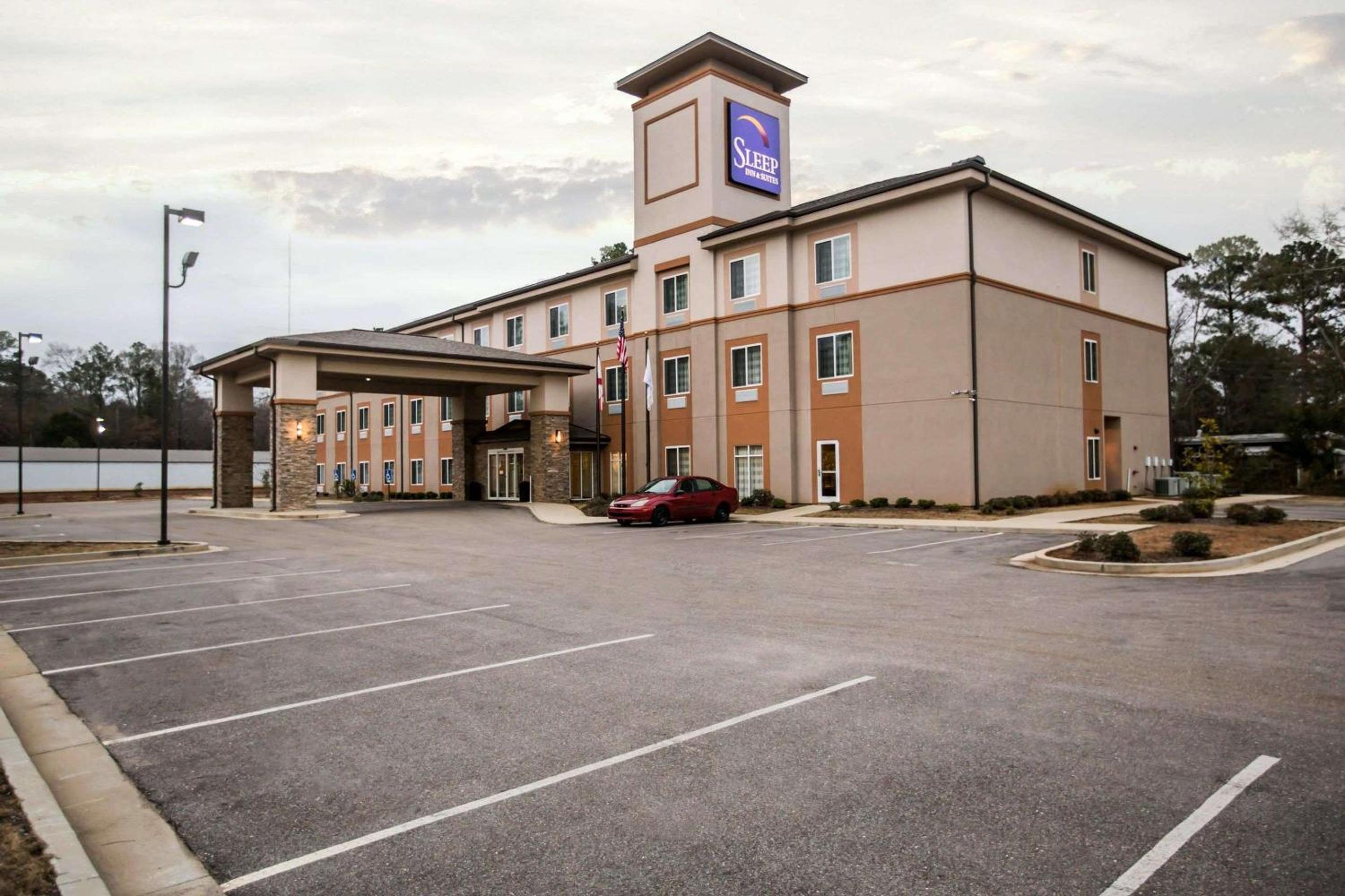Selma Vacations - Sleep Inn  Suites Marion - Military Institute - Property Image 1