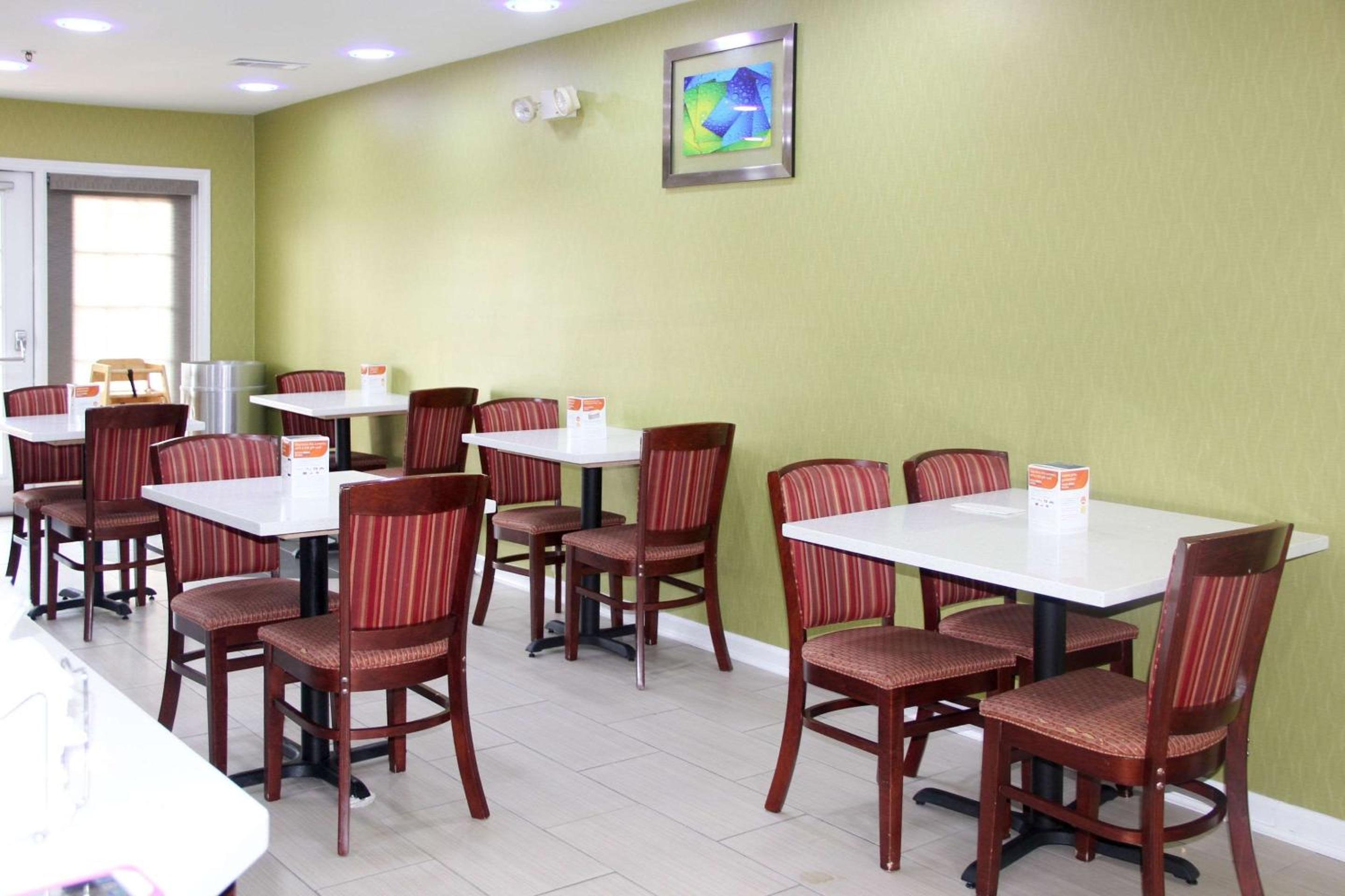 Quality Inn Albertville US 431 - Property Image 11