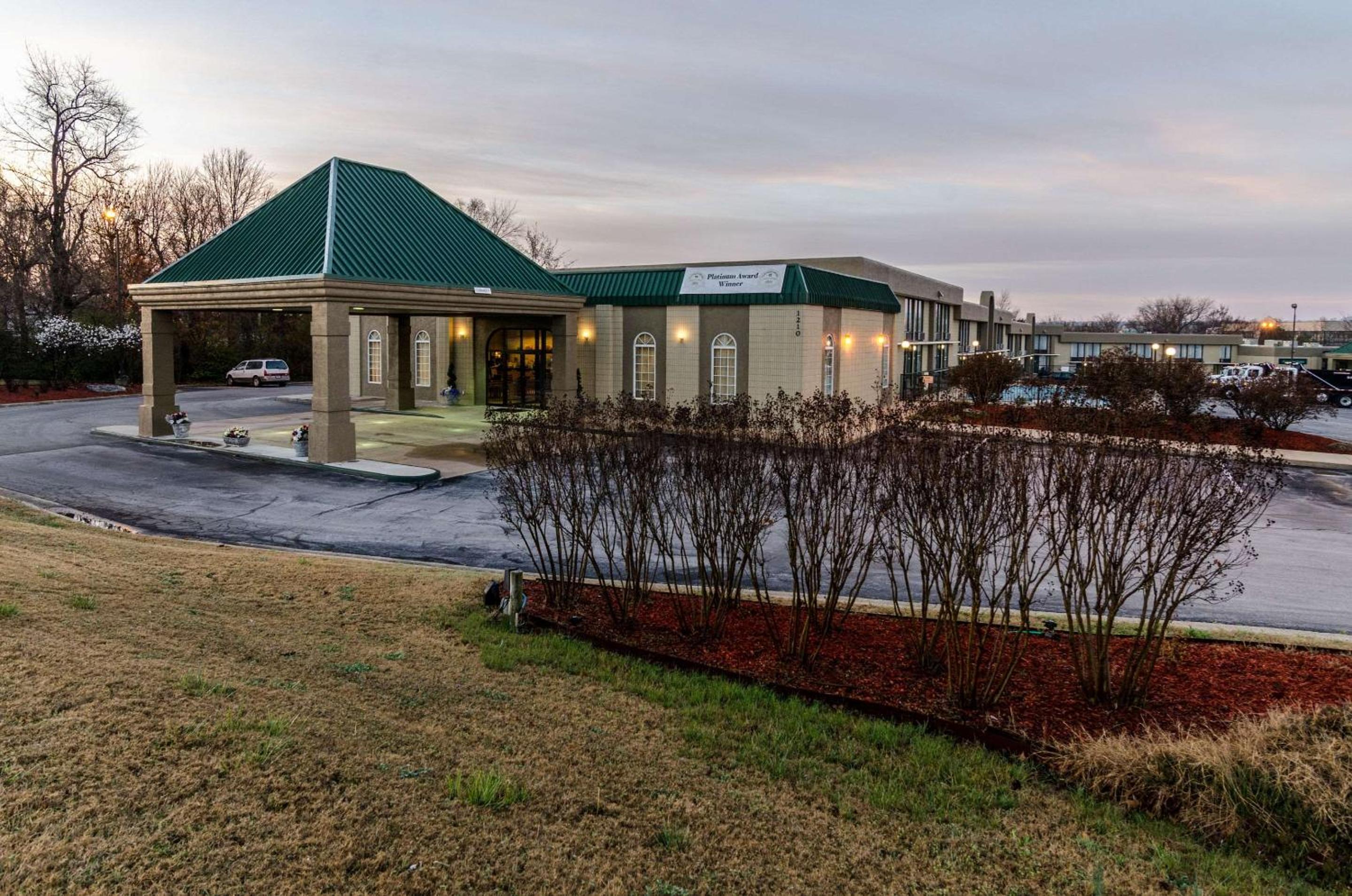 Harrison Vacations - Quality Inn Harrison North - Property Image 1