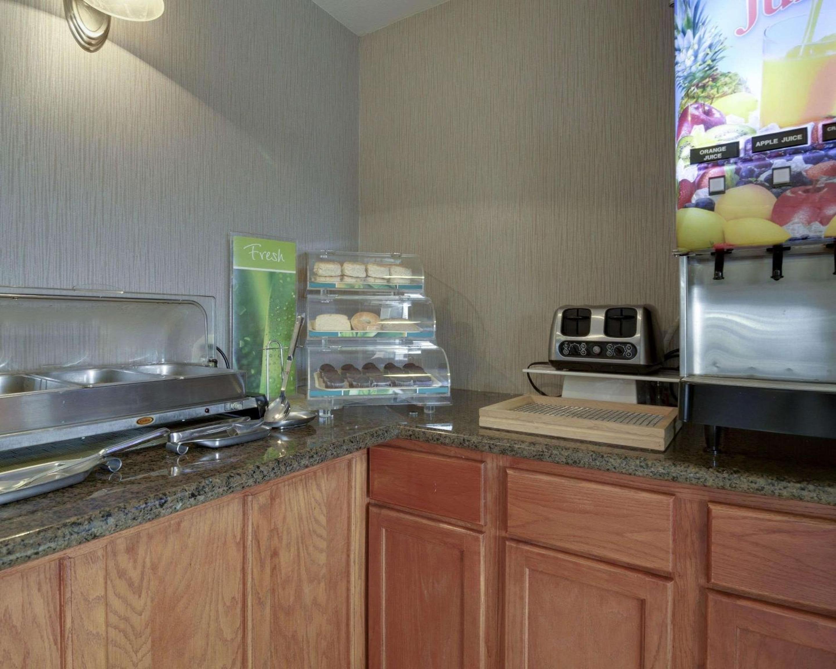 Clarksville Vacations - Quality Inn  Suites Clarksville - Property Image 10
