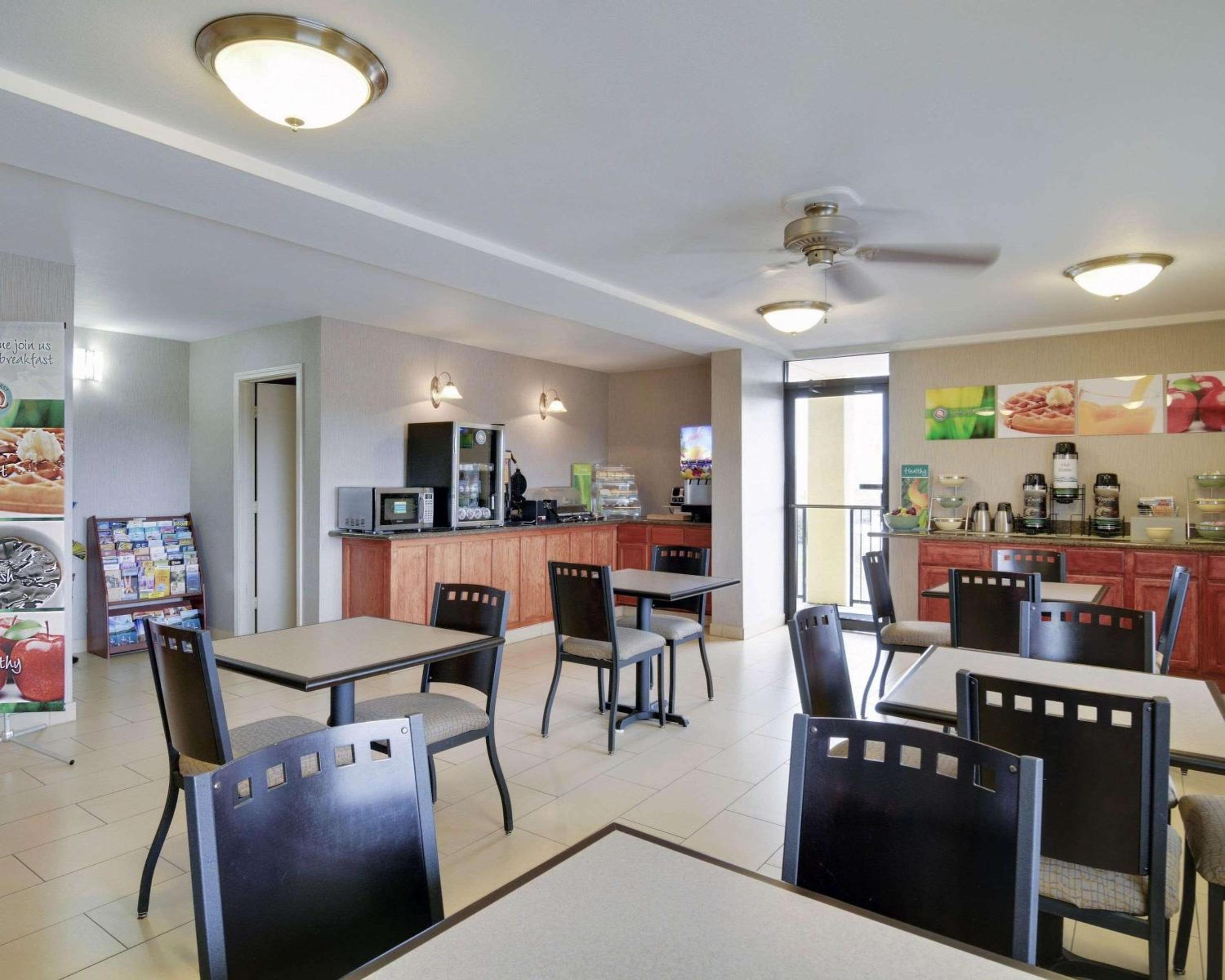 Clarksville Vacations - Quality Inn  Suites Clarksville - Property Image 6