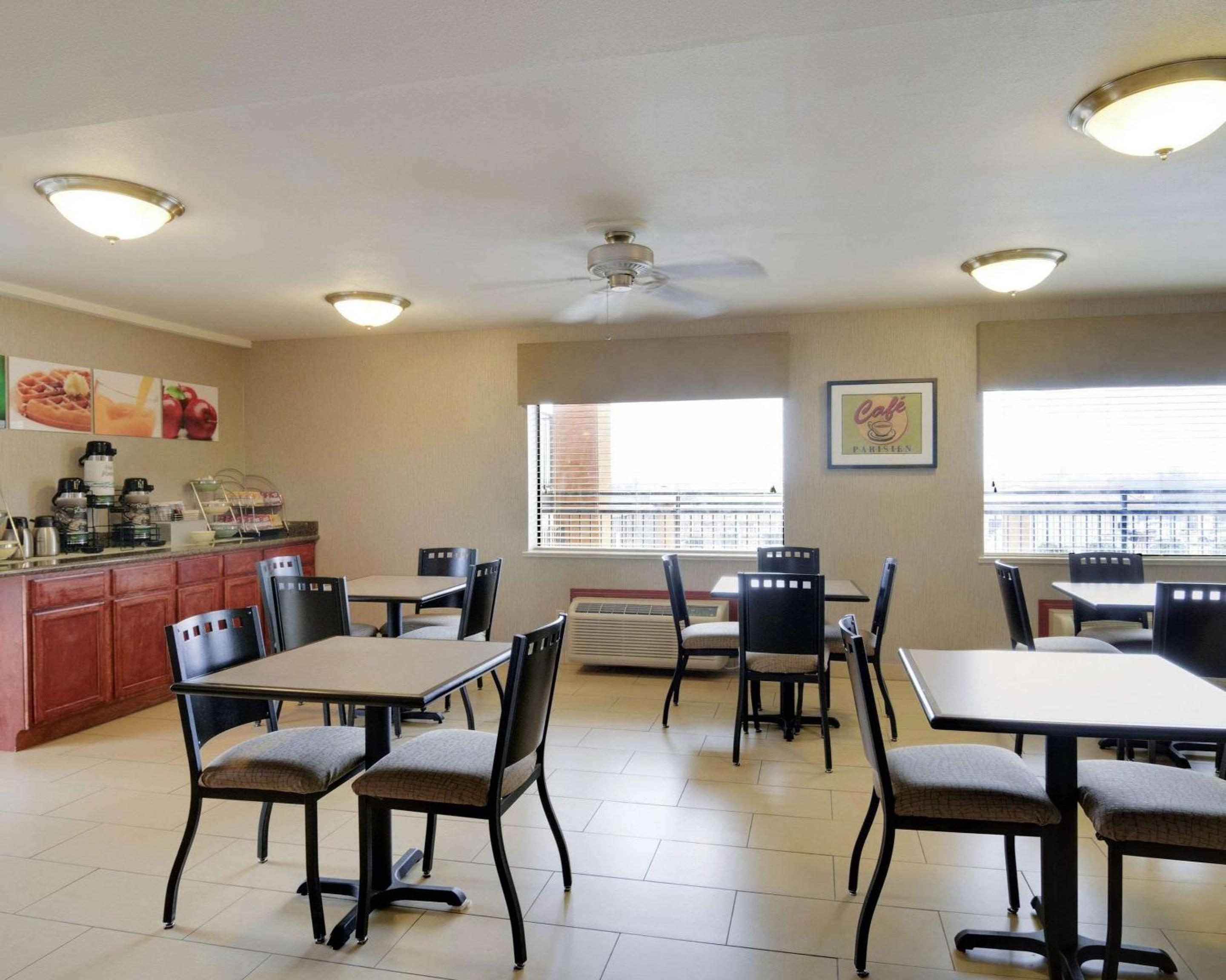 Russellville Vacations - Quality Inn  Suites Clarksville - Property Image 5