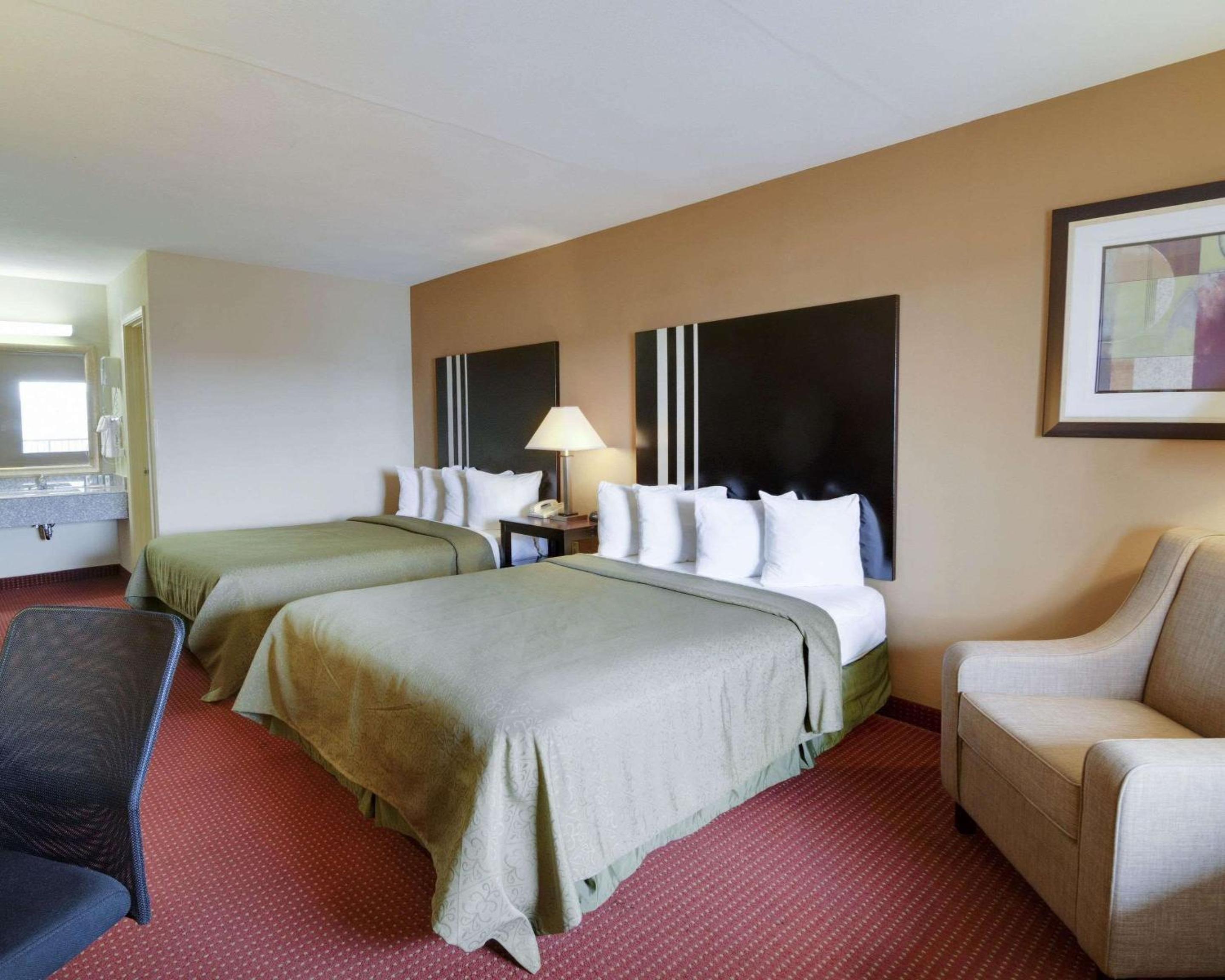 Russellville Vacations - Quality Inn  Suites Clarksville - Property Image 3