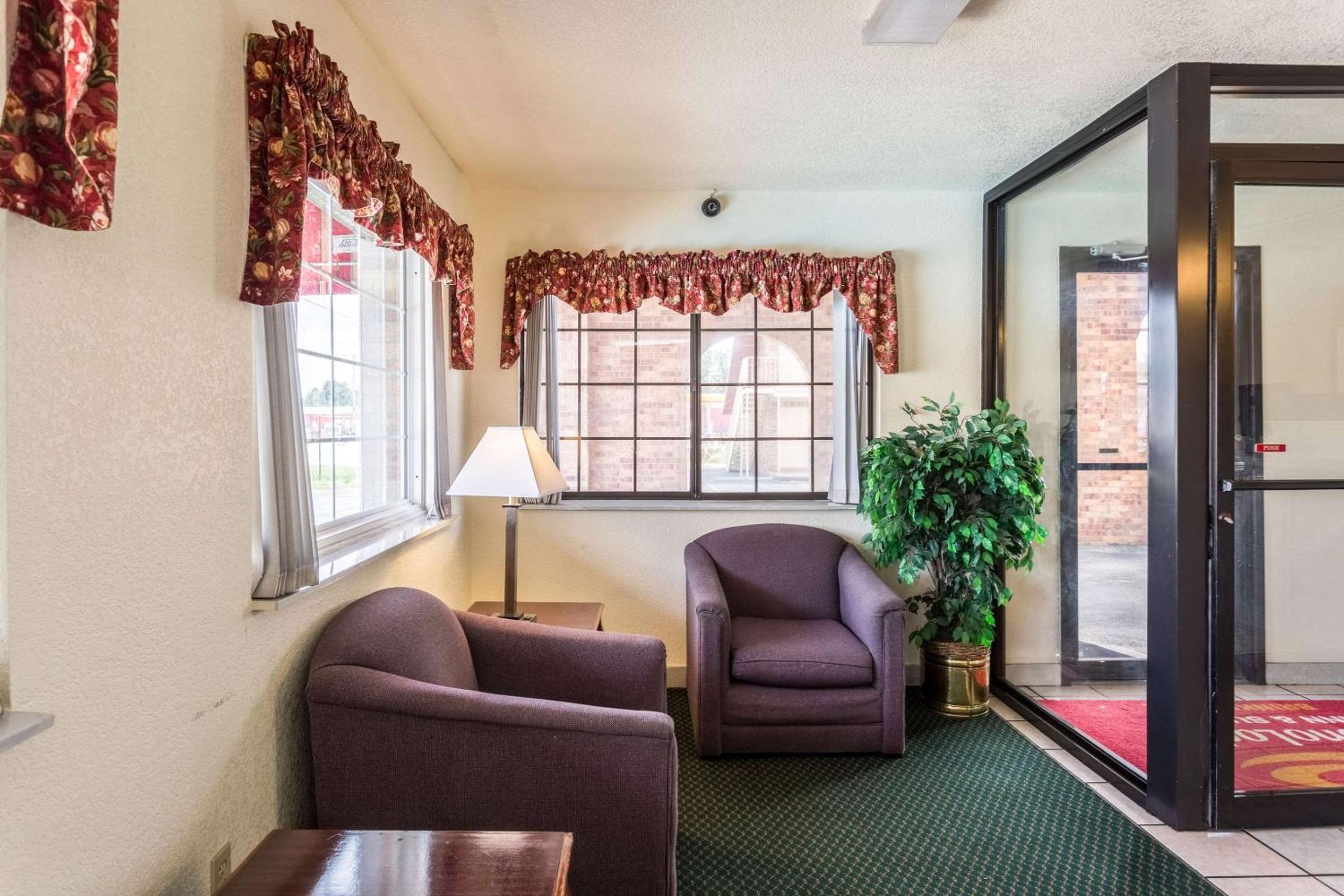 Econo Lodge & Suites Brinkley view 3