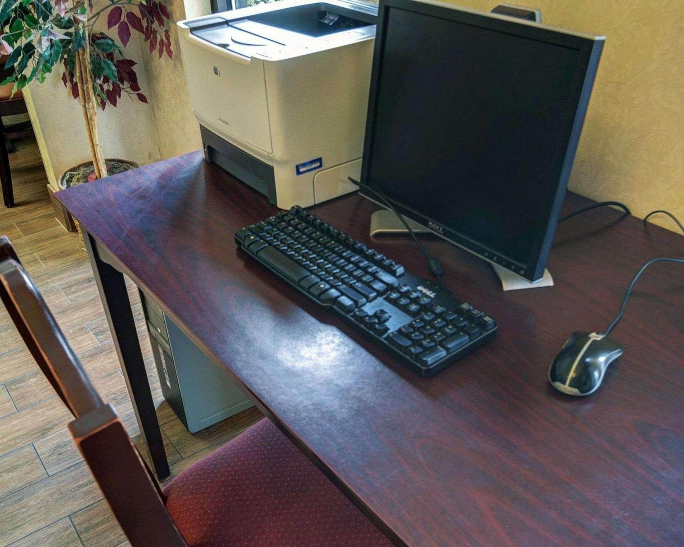 Pine Bluff Vacations - Quality Inn  Suites Pine Bluff - Property Image 4