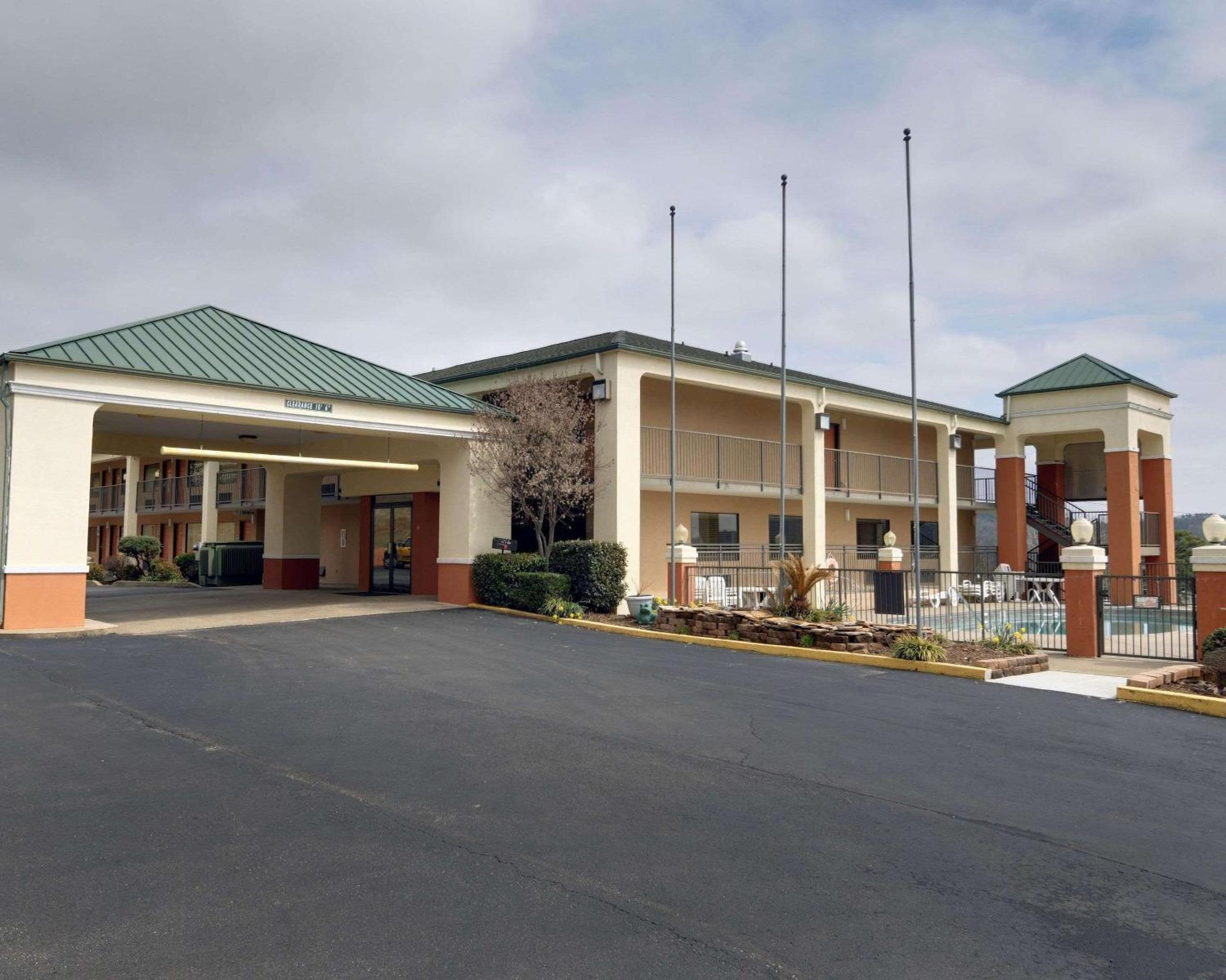Russellville Vacations - Quality Inn  Suites Clarksville - Property Image 1