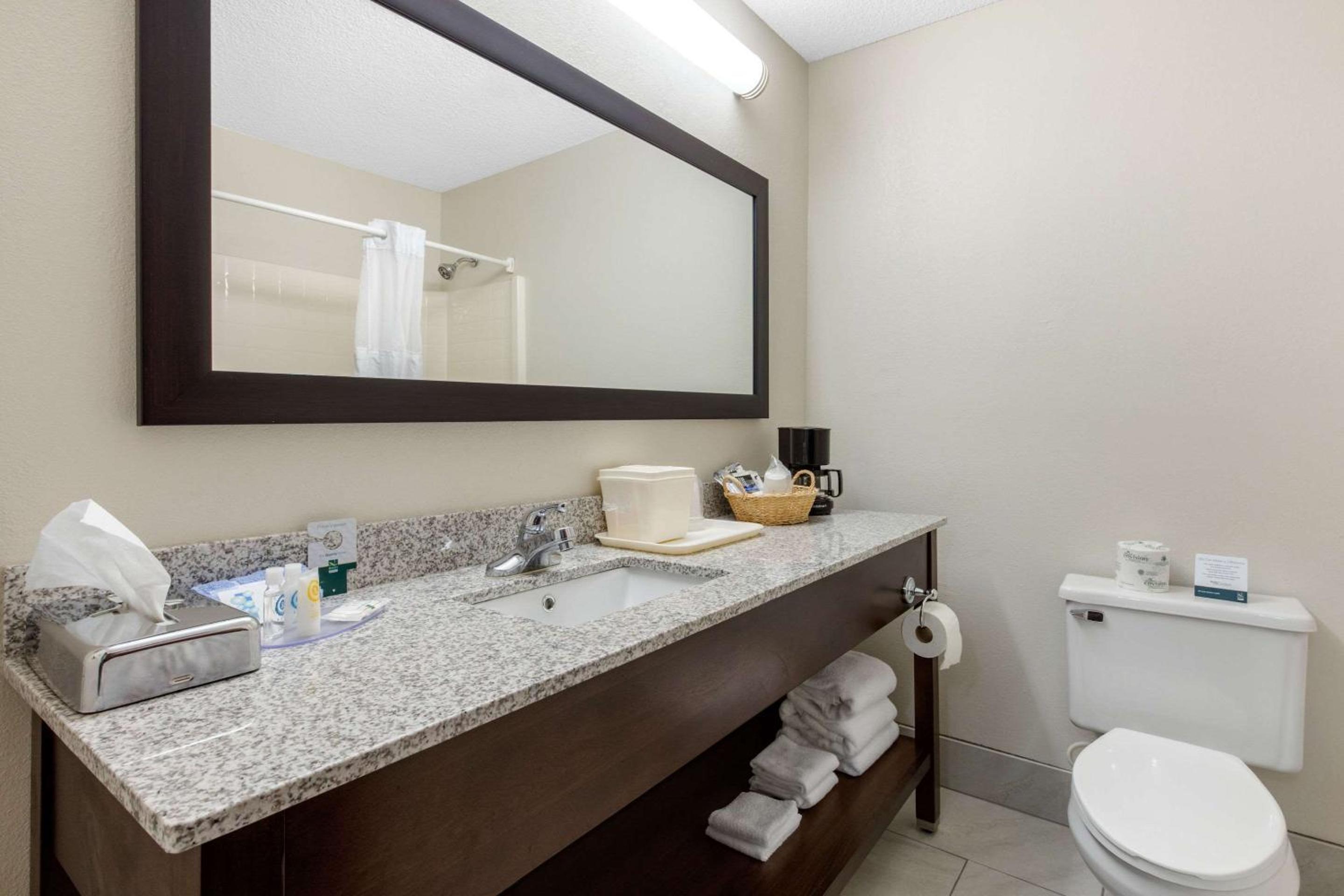Mountain Home Vacations - Quality Inn  Suites Mountain Home North - Property Image 3