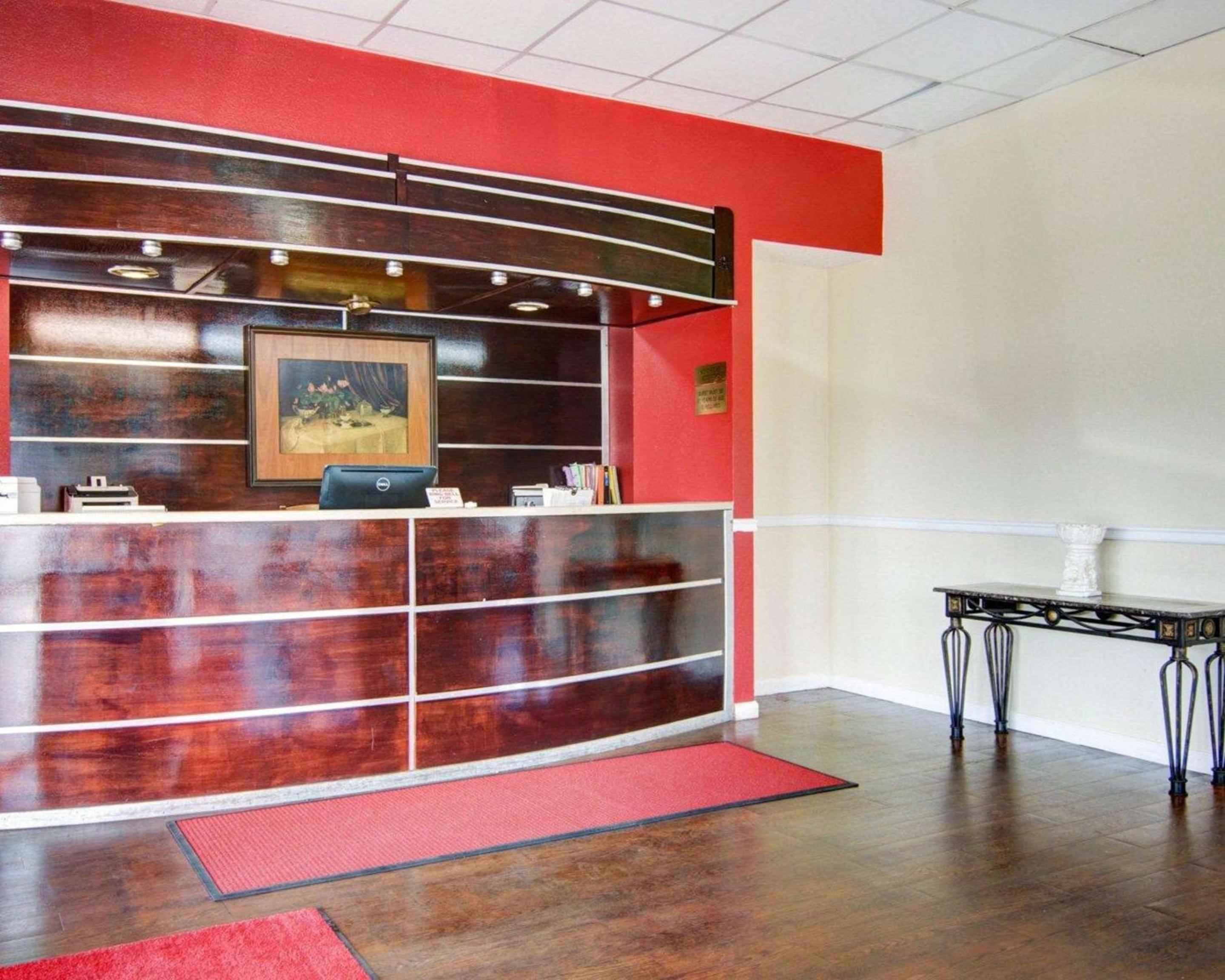 Pine Bluff Vacations - Econo Lodge Pine Bluff - Property Image 5