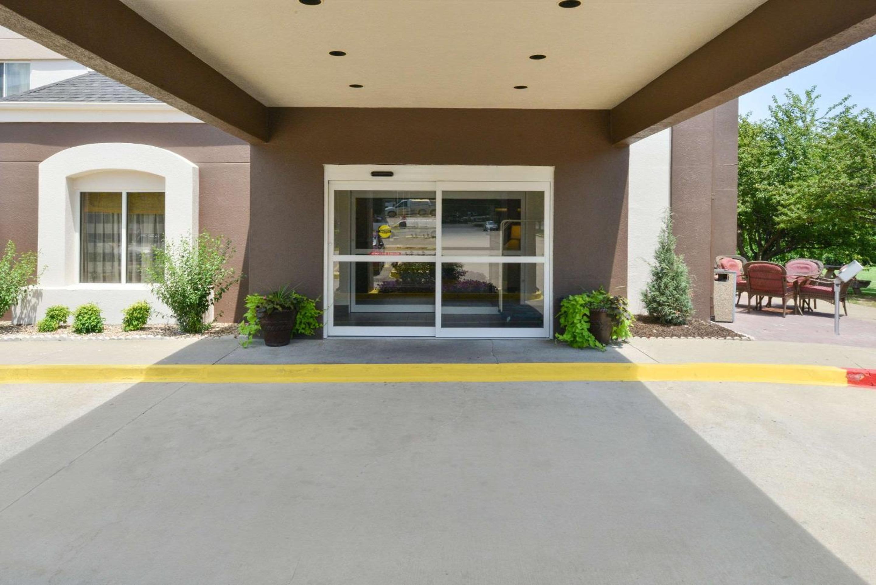 Sleep Inn Fayetteville North view 3