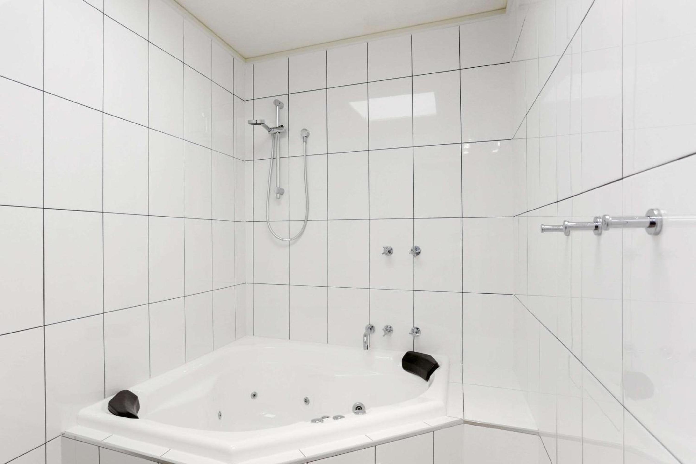 Hamilton Vacations - Botanical Hamilton - Property Image 13