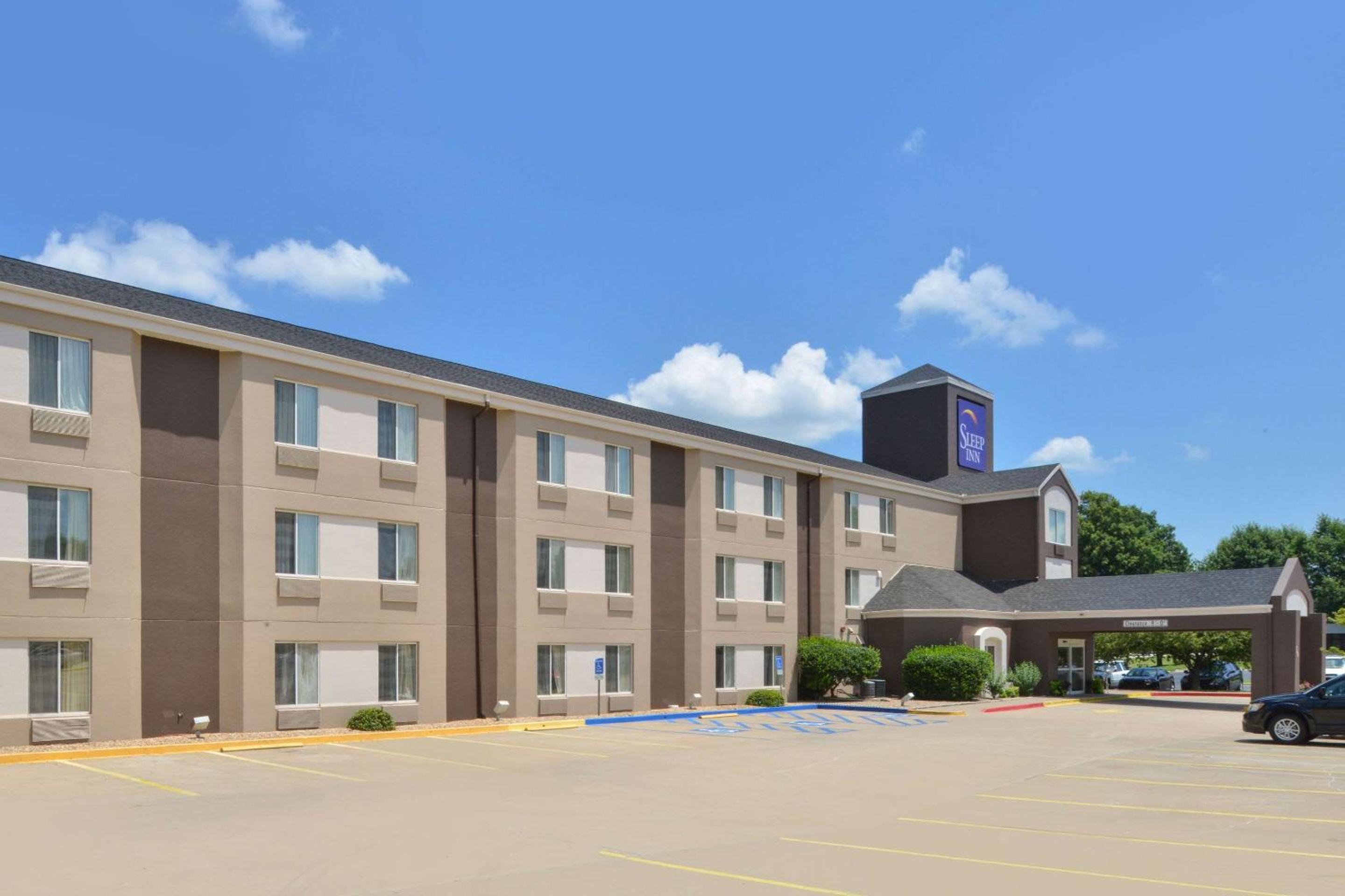 Sleep Inn Fayetteville North view 4
