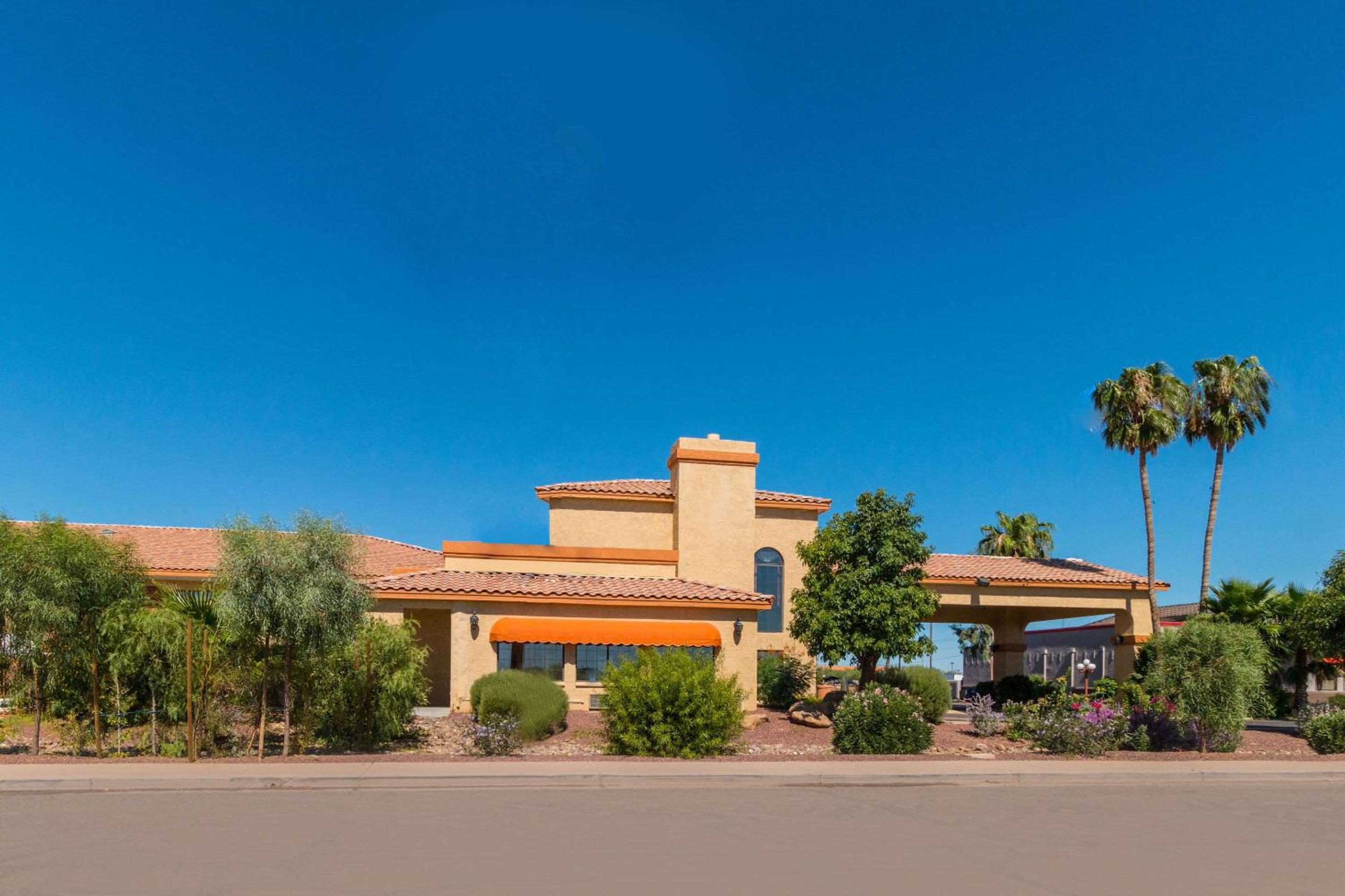 Casa Grande Vacations - Quality Inn Casa Grande I-10 - Property Image 1