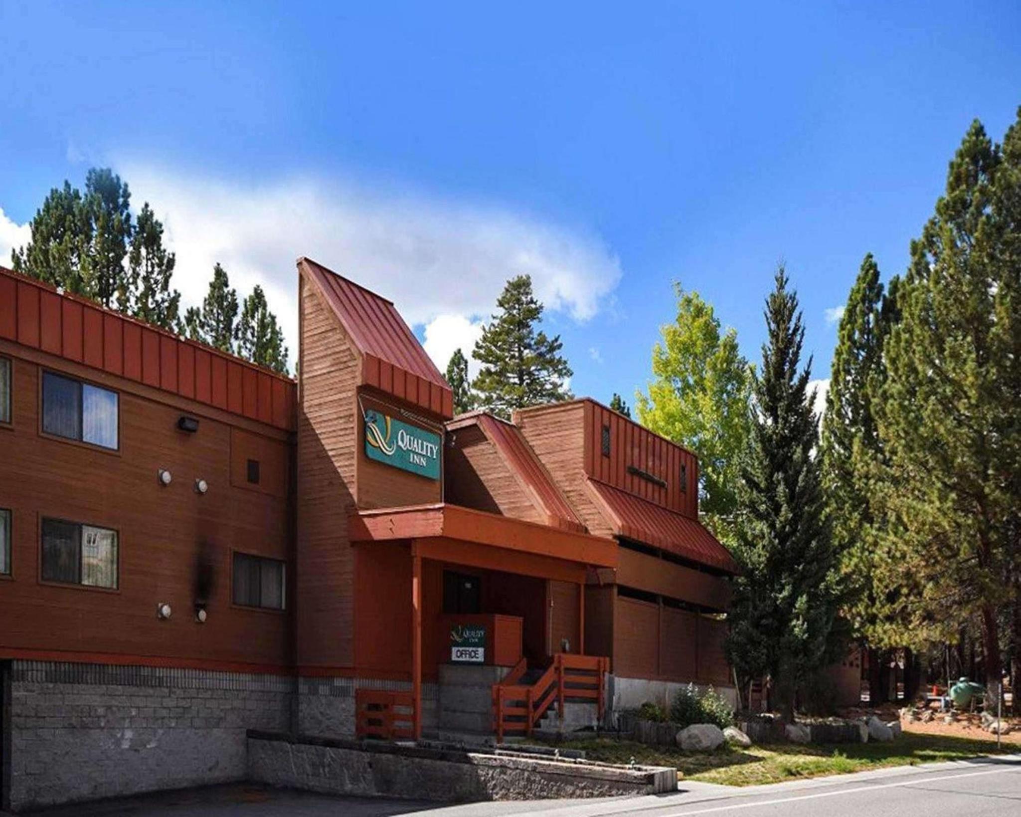 Hotel Quality Inn near Mammoth Mountain Ski Resort - Image 1