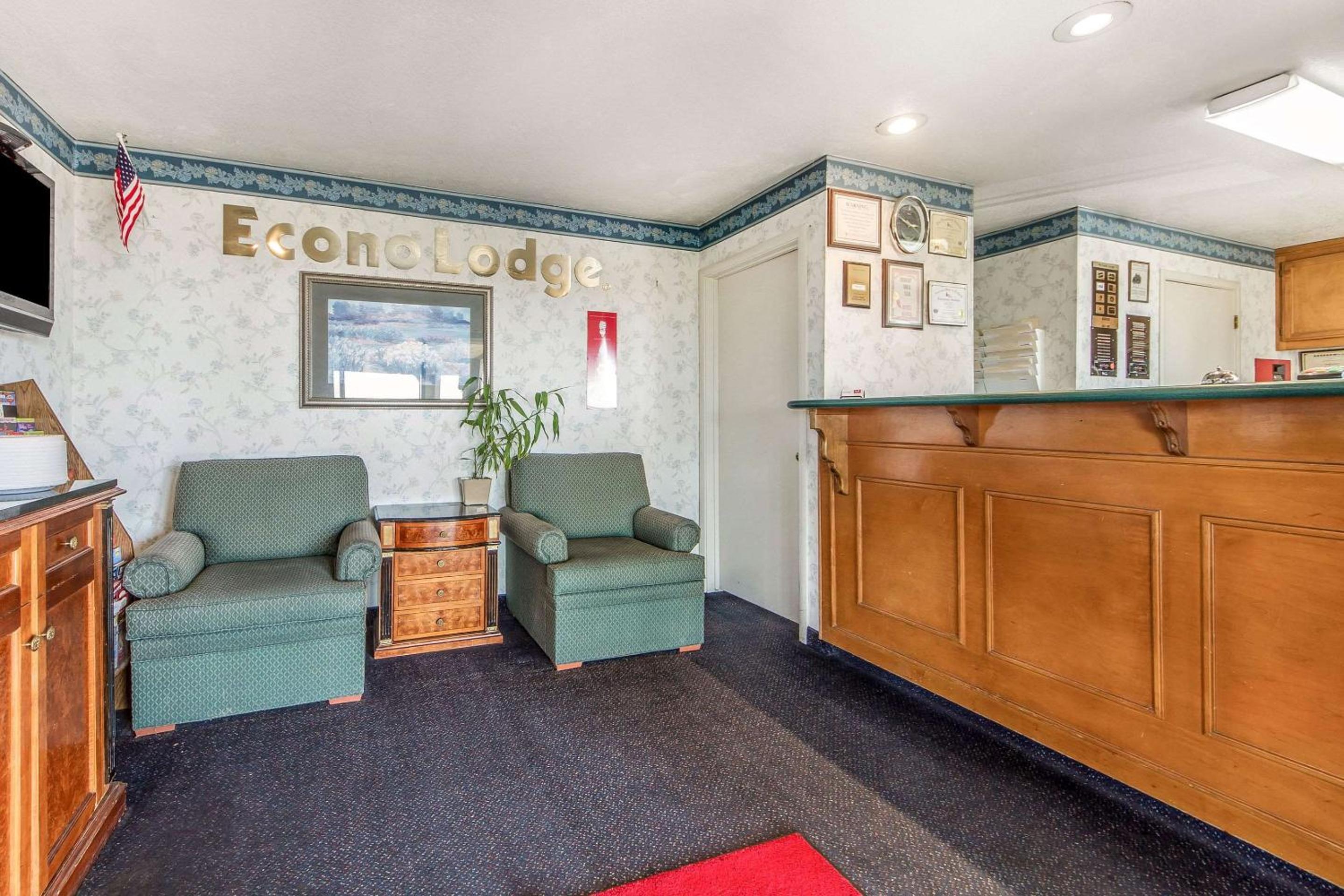 Econo Lodge Castro Valley I-580 view 4