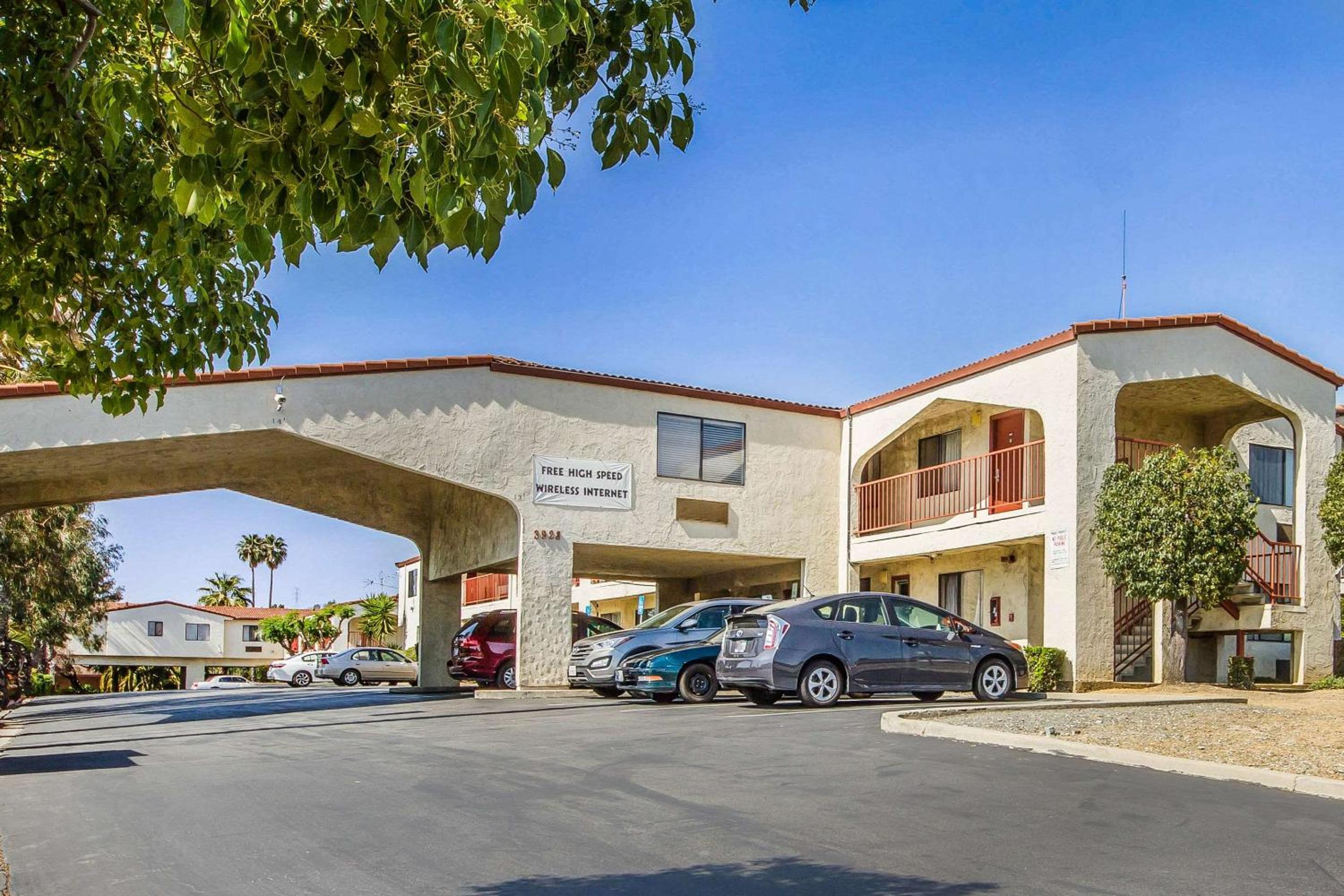 Econo Lodge Castro Valley I-580 view 2