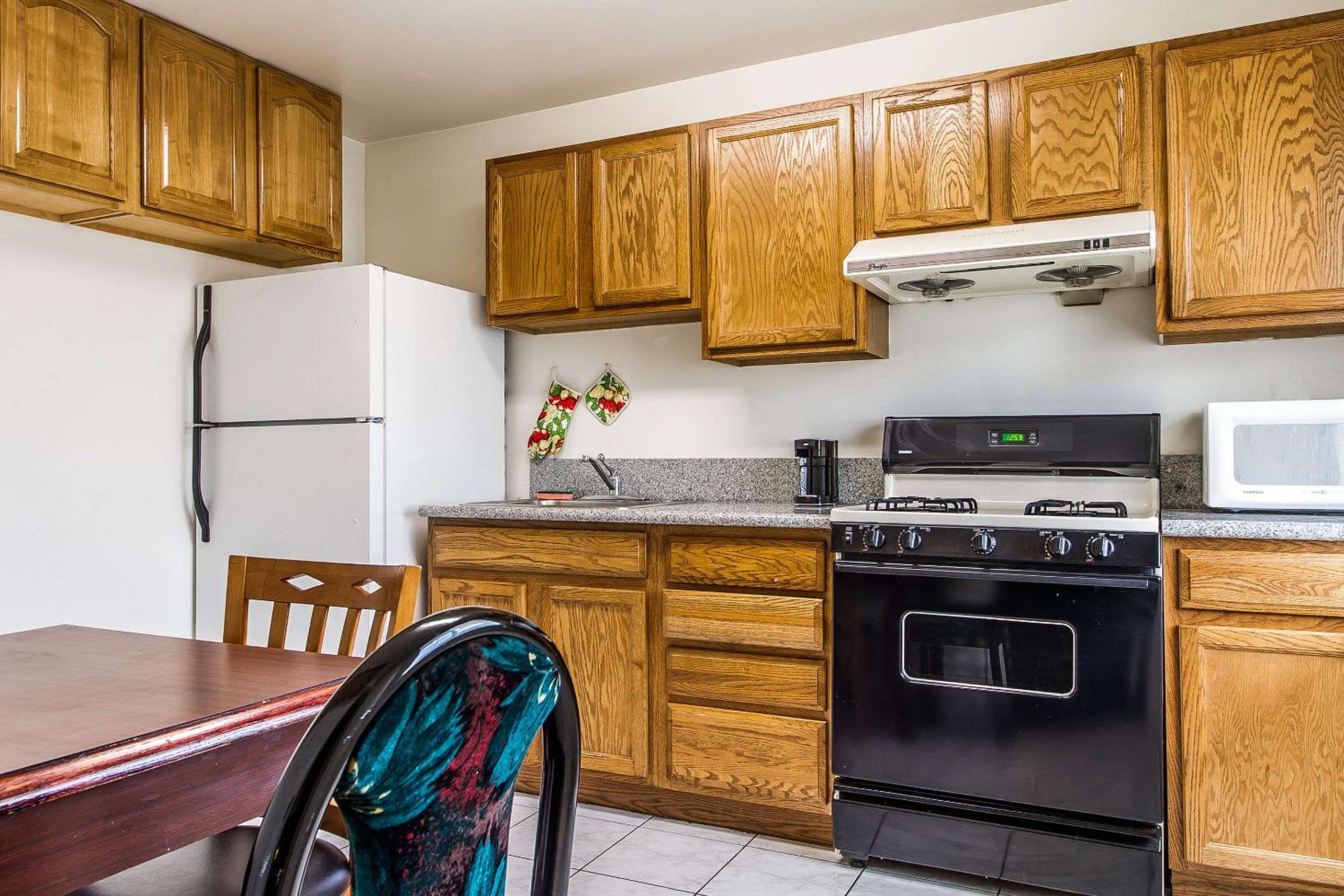 Auburn Vacations - Rodeway Inn - Property Image 4