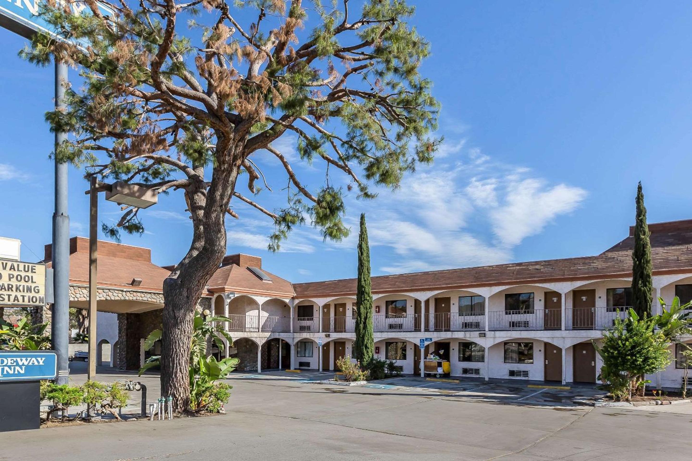 Rodeway Inn Magic Mountain Area - Property Image 16