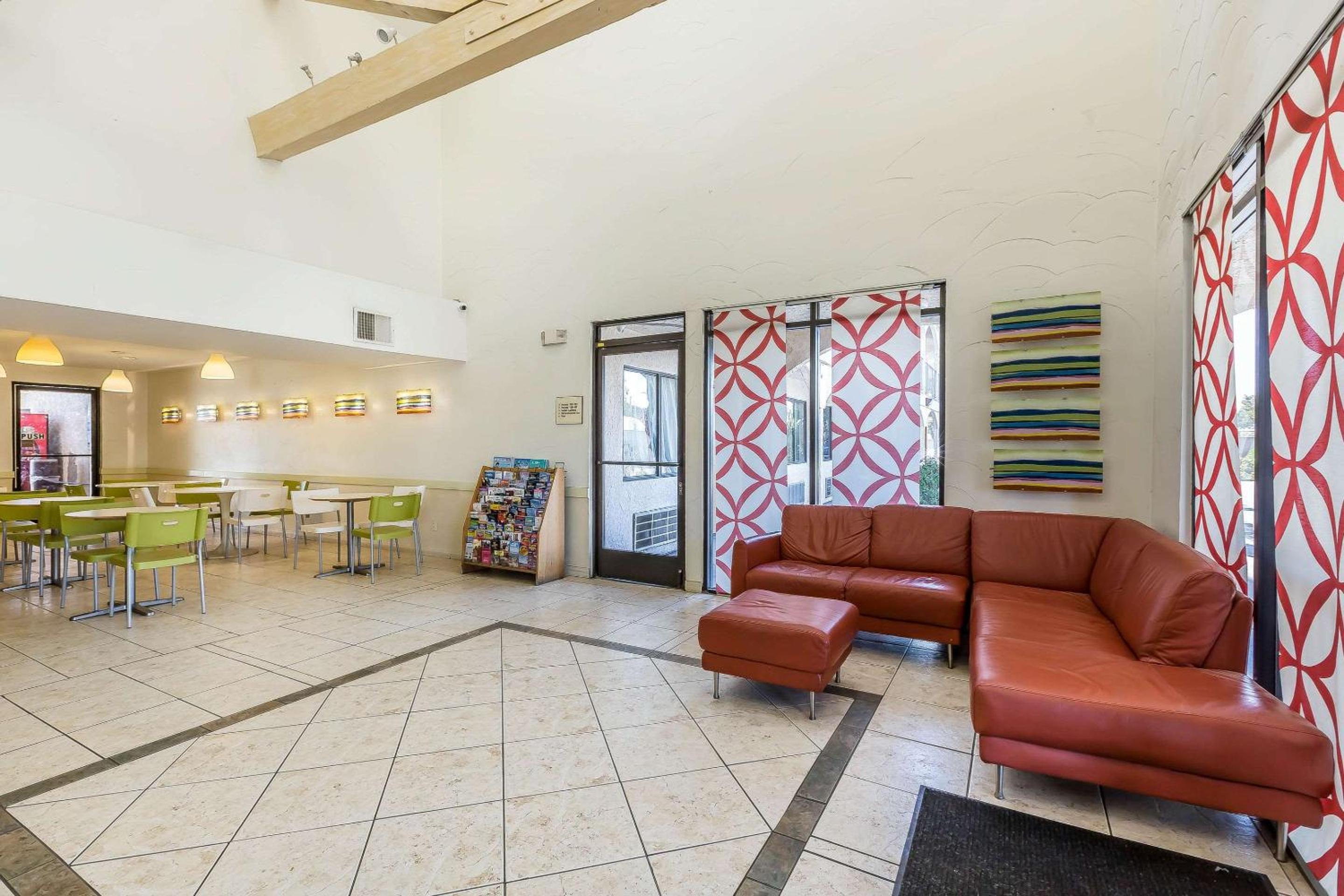 Rodeway Inn Magic Mountain Area - Property Image 15