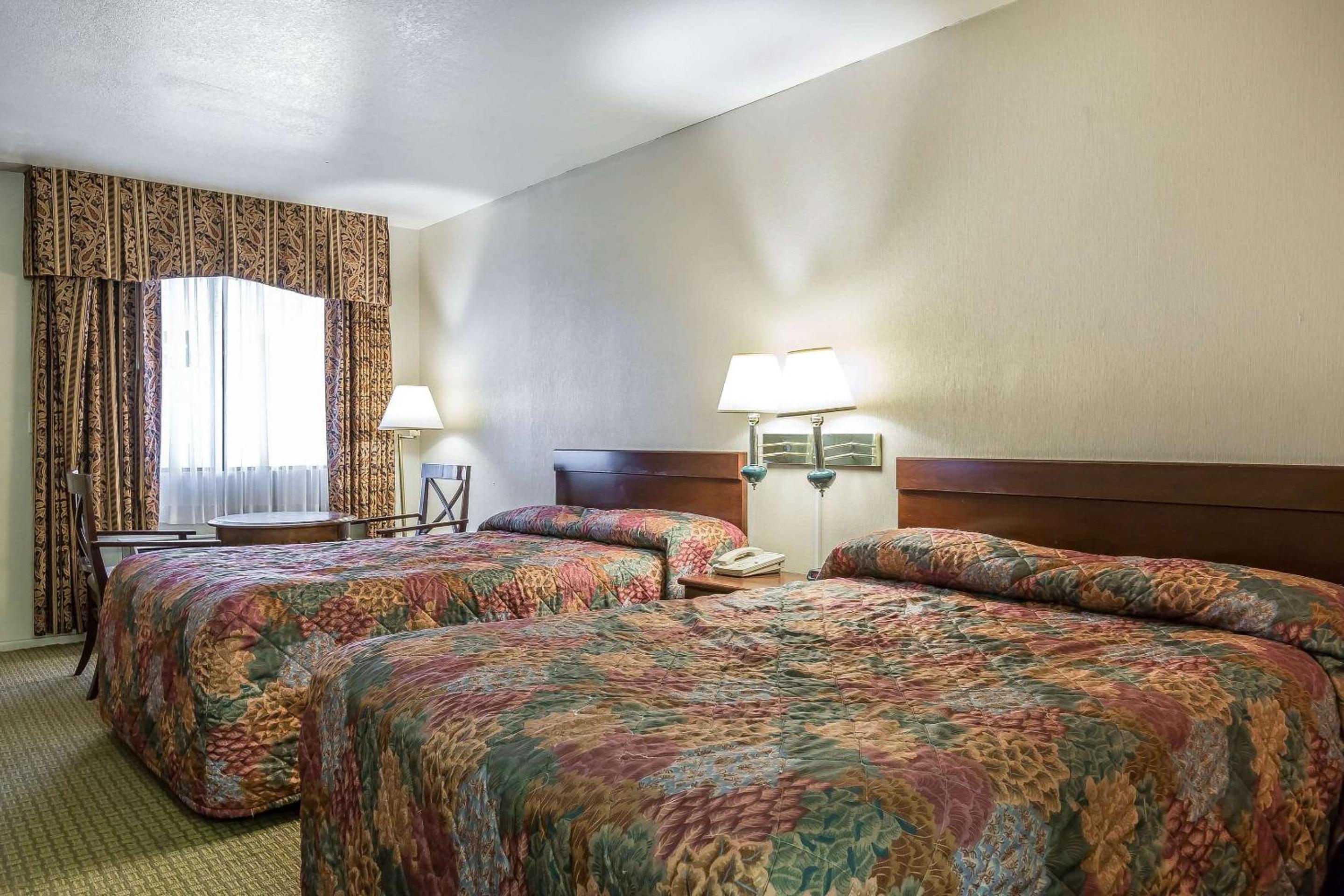 Rodeway Inn Magic Mountain Area - Property Image 1