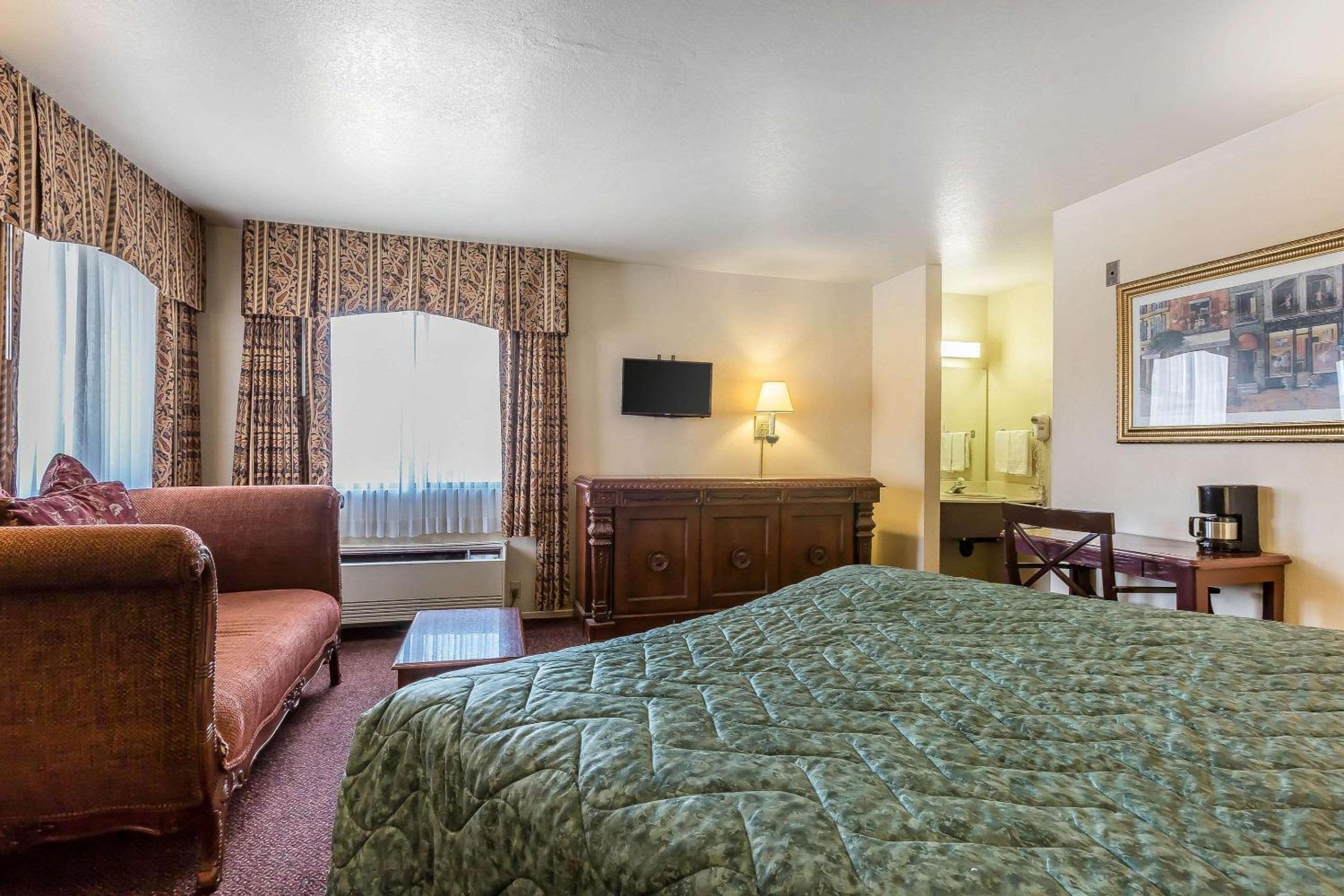 Rodeway Inn Magic Mountain Area - Property Image 9