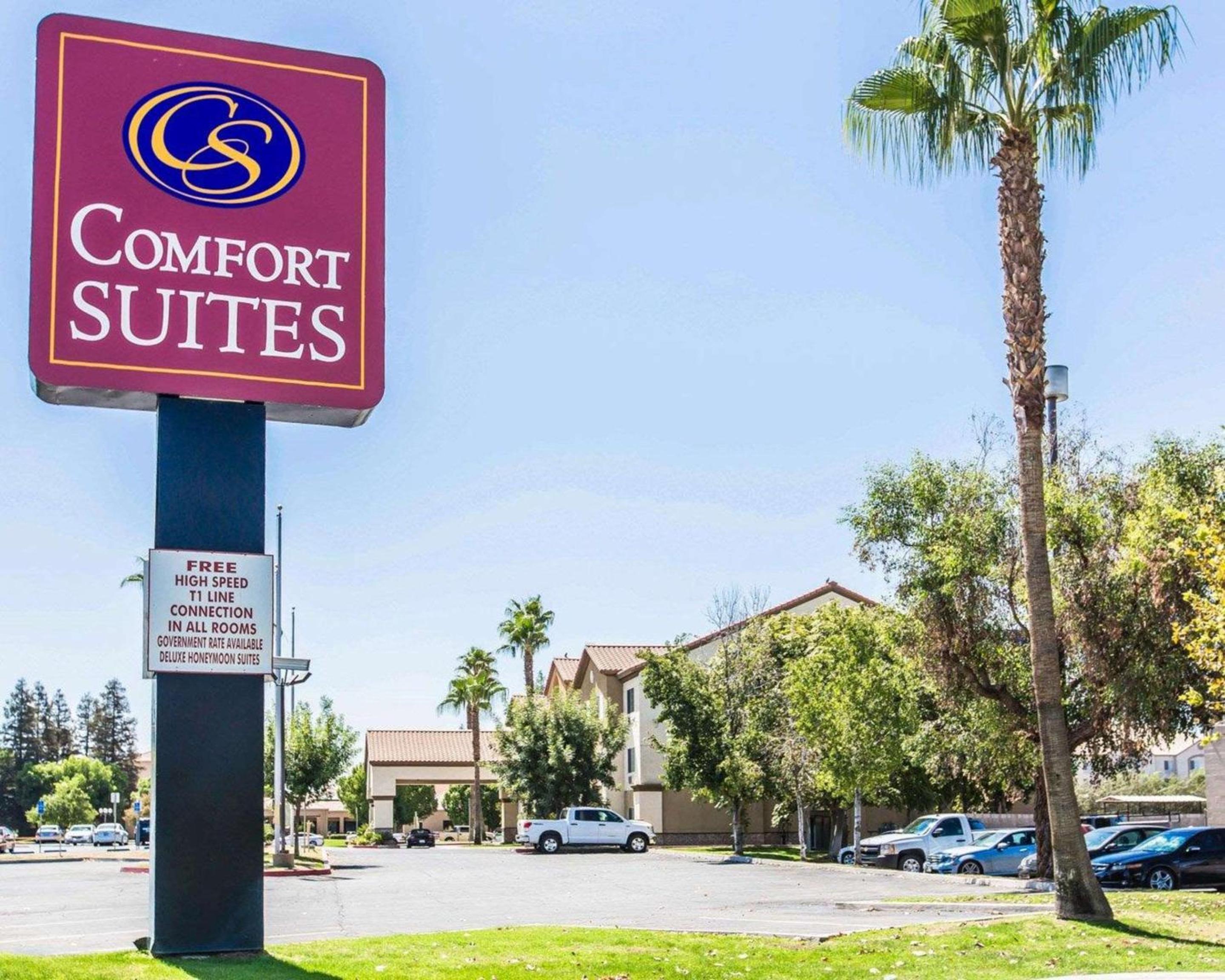 Hotel Comfort Suites Bakersfield - Image 1