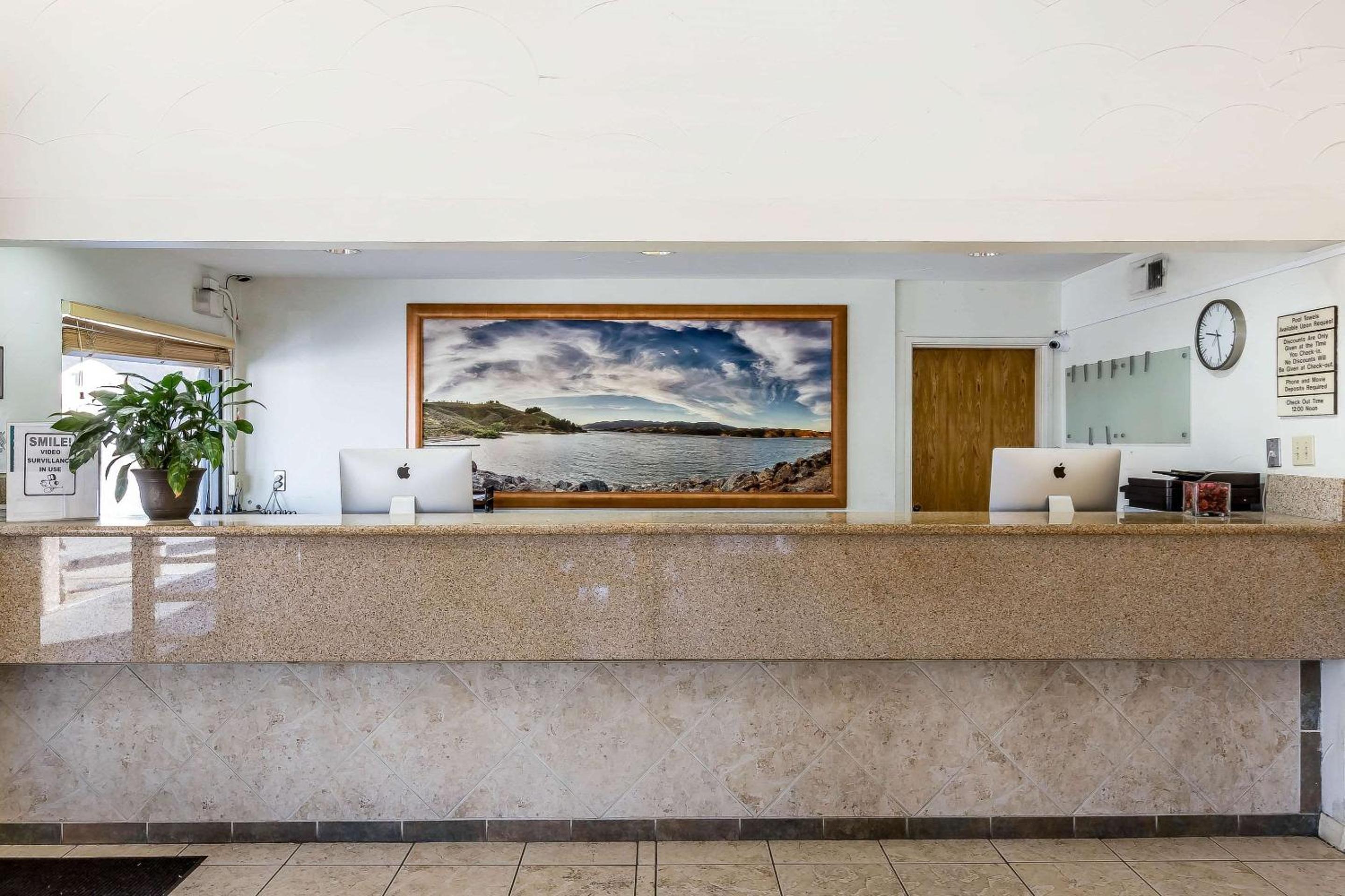 Rodeway Inn Magic Mountain Area - Property Image 5
