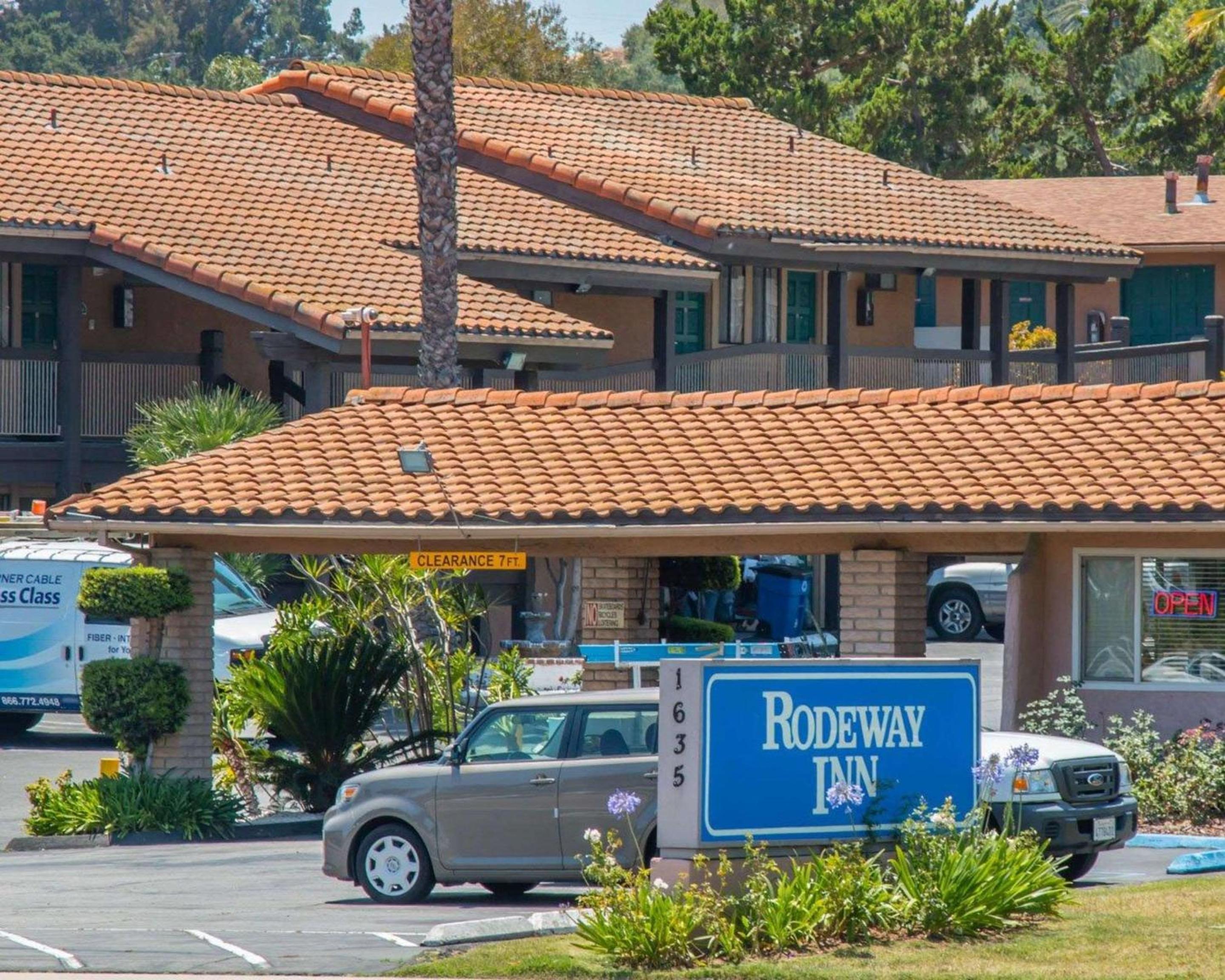 Hotel Rodeway Inn Fallbrook Downtown - Image 1